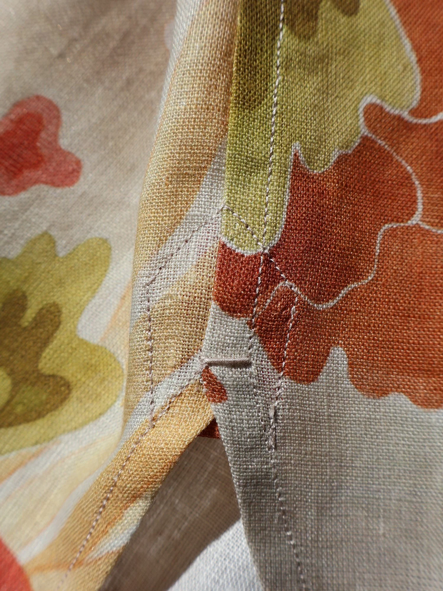 Linen shirt hand-painted print Ellen van Engelen gusset