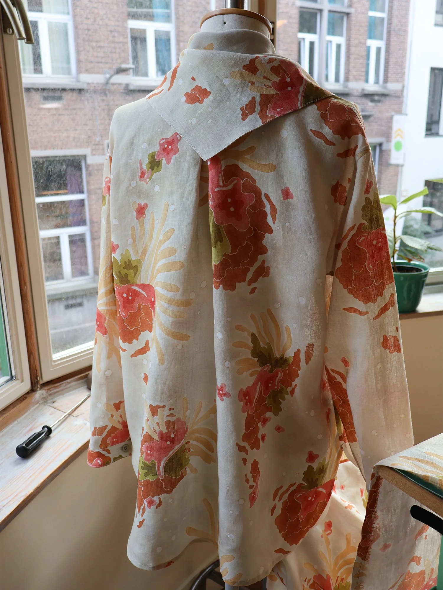Linen shirt hand-painted print Ellen van Engelen