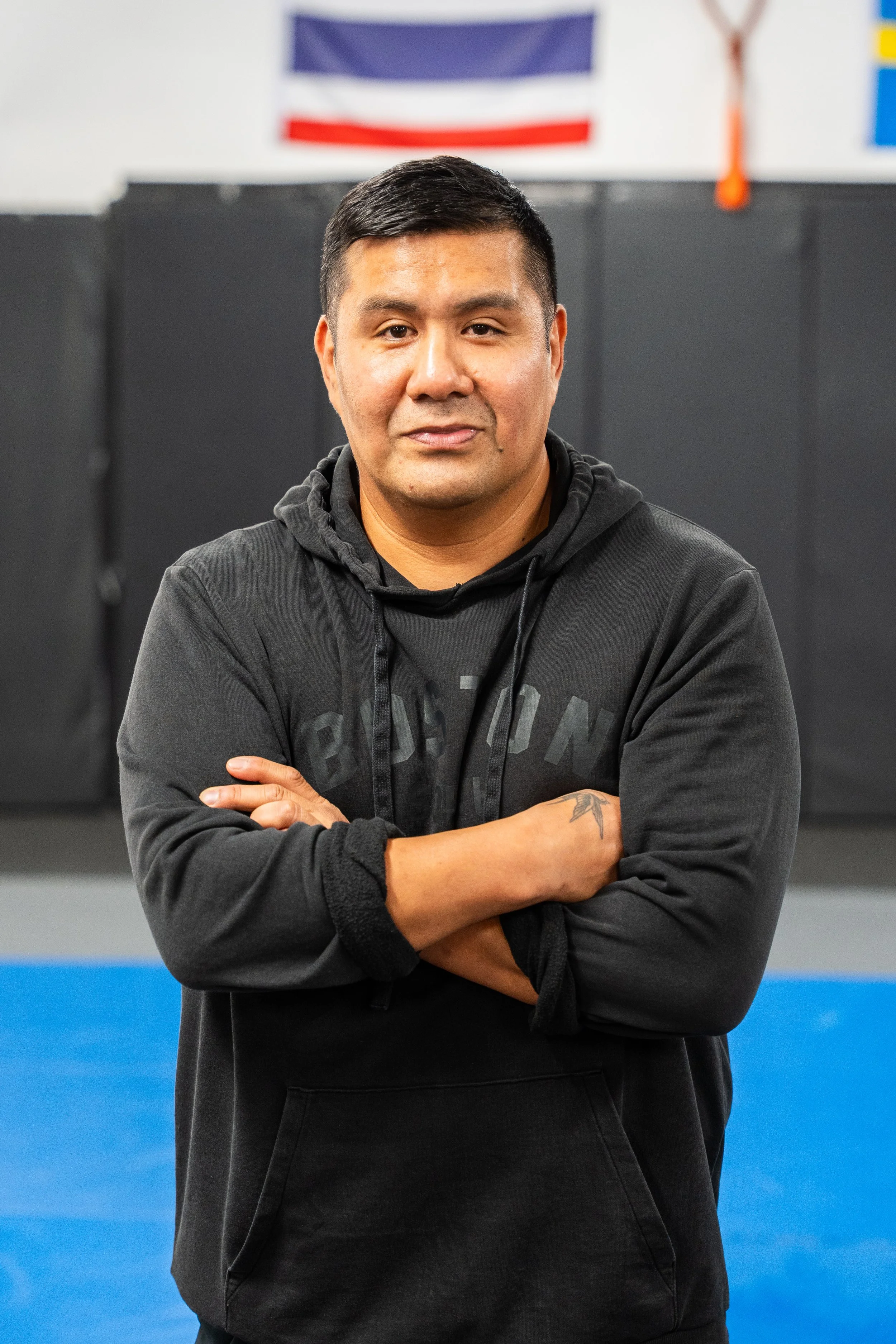 Porträtt av thaiboxningsinstruktör på Hilti Fightcenter Uppsala