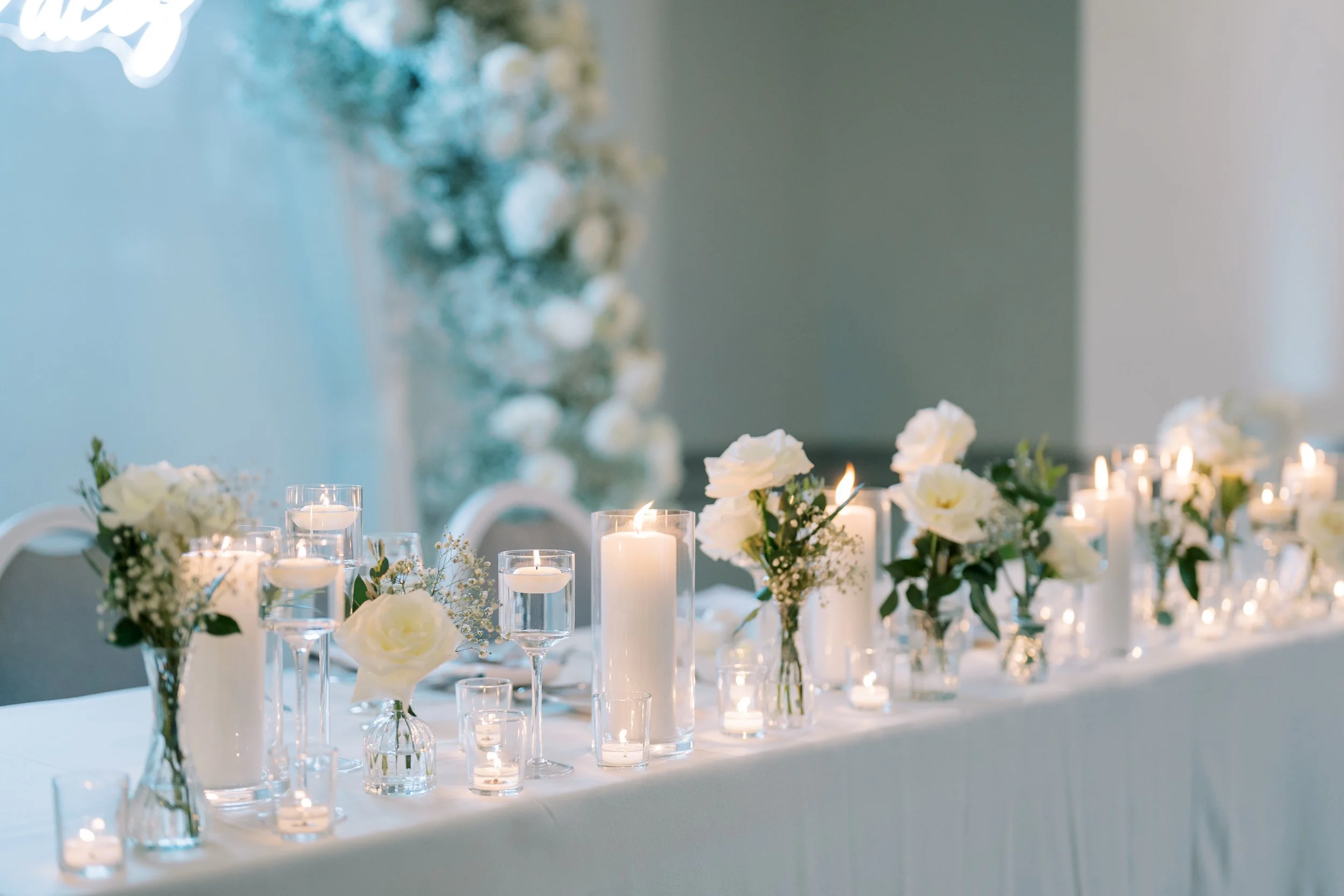 elegant-wedding-reception-table-decor-with-white-r-2026-08-31-16-19-26-utc.jpg