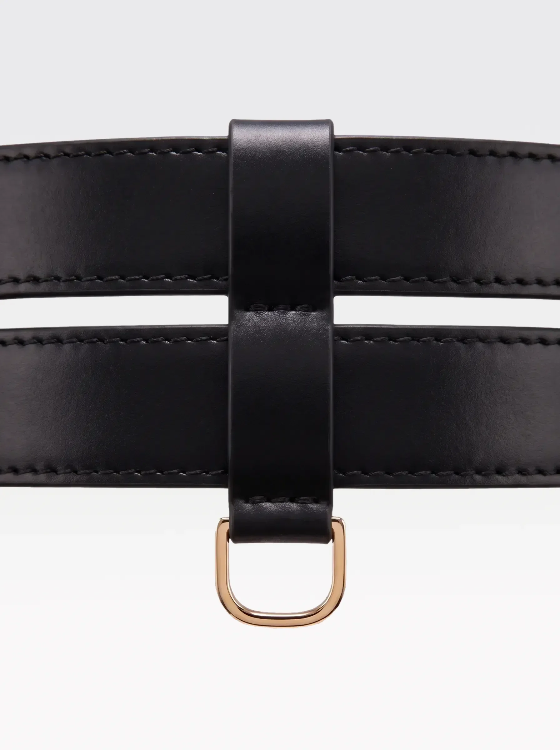 Close-up of the 24K gold-plated brass D ring on the black nappa lambskin double band of the Sainte Sve Belt Nappa