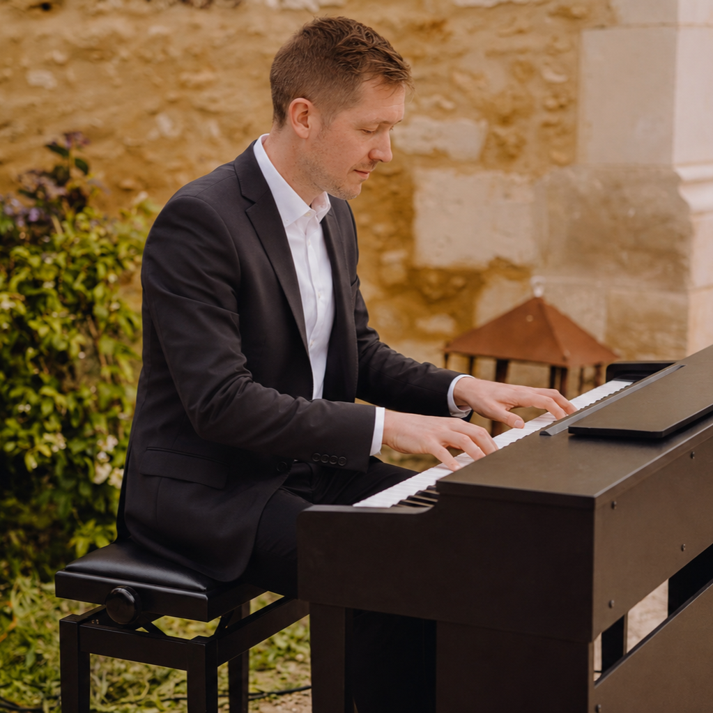 Pianiste du groupe de musique Maison Velvet pour événement d’entreprise à Lyon