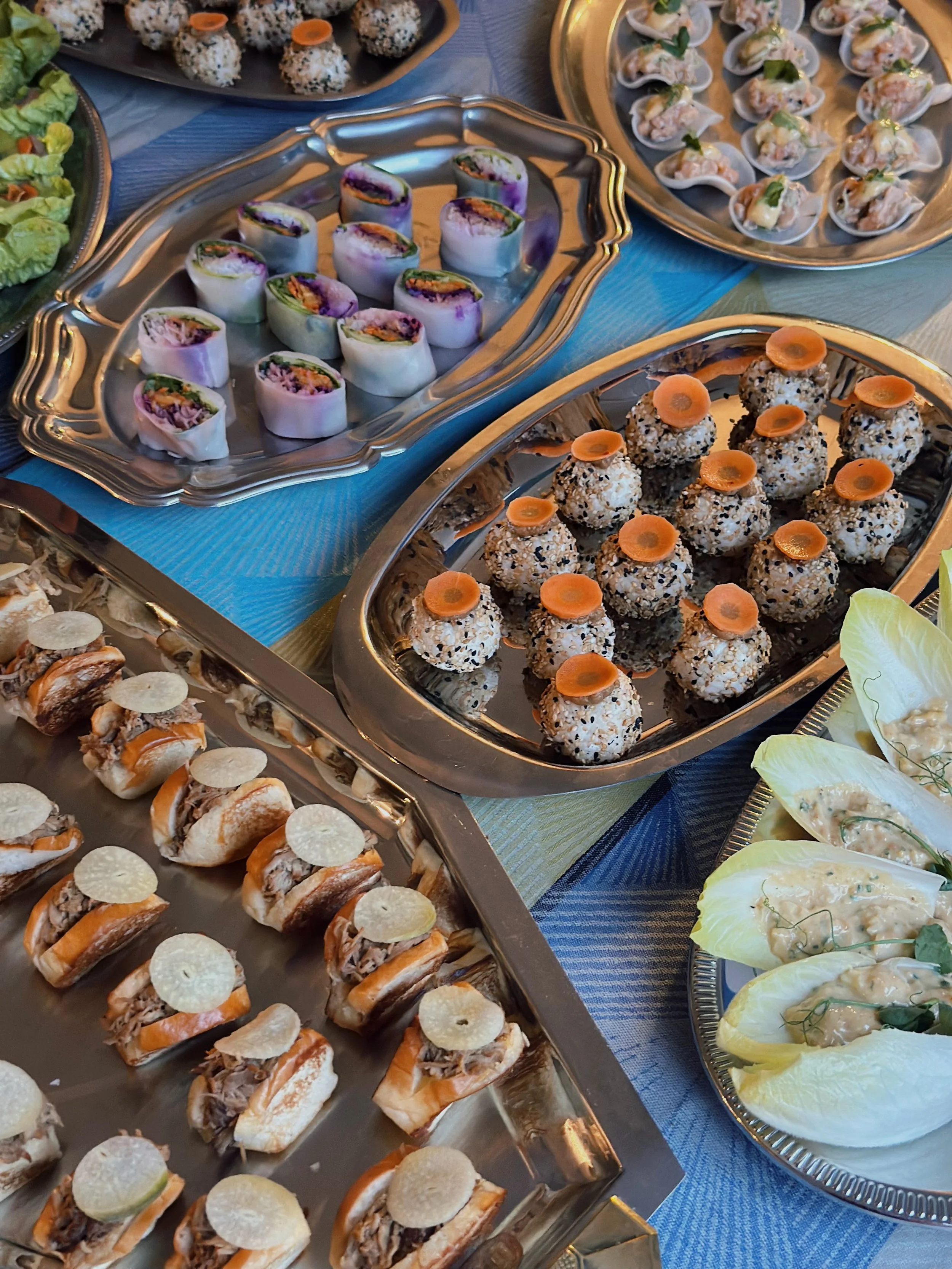 Assortiment de bouchées finger food pour un événement