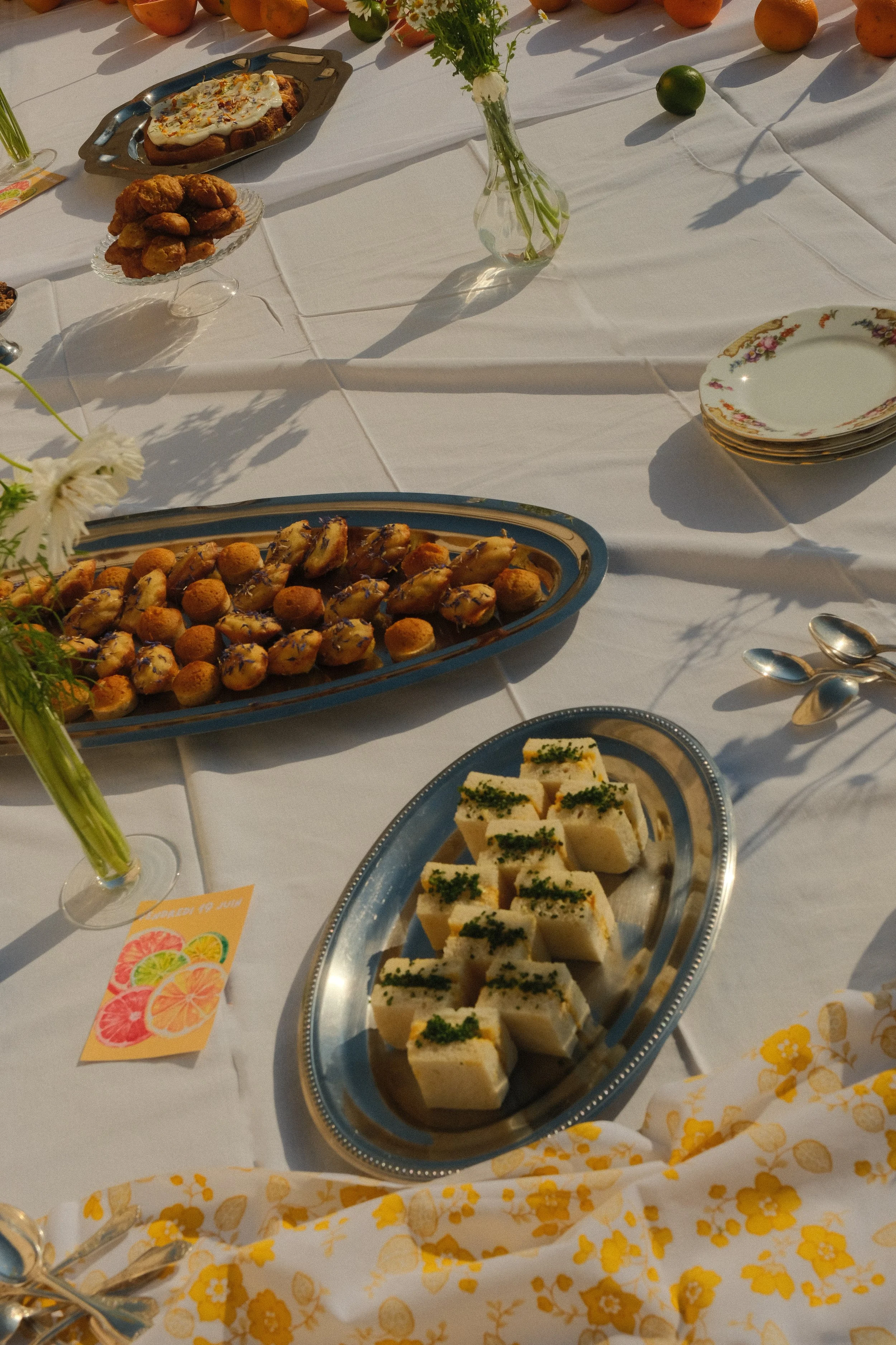 Petit-déjeuner gourmand avec préparations maison