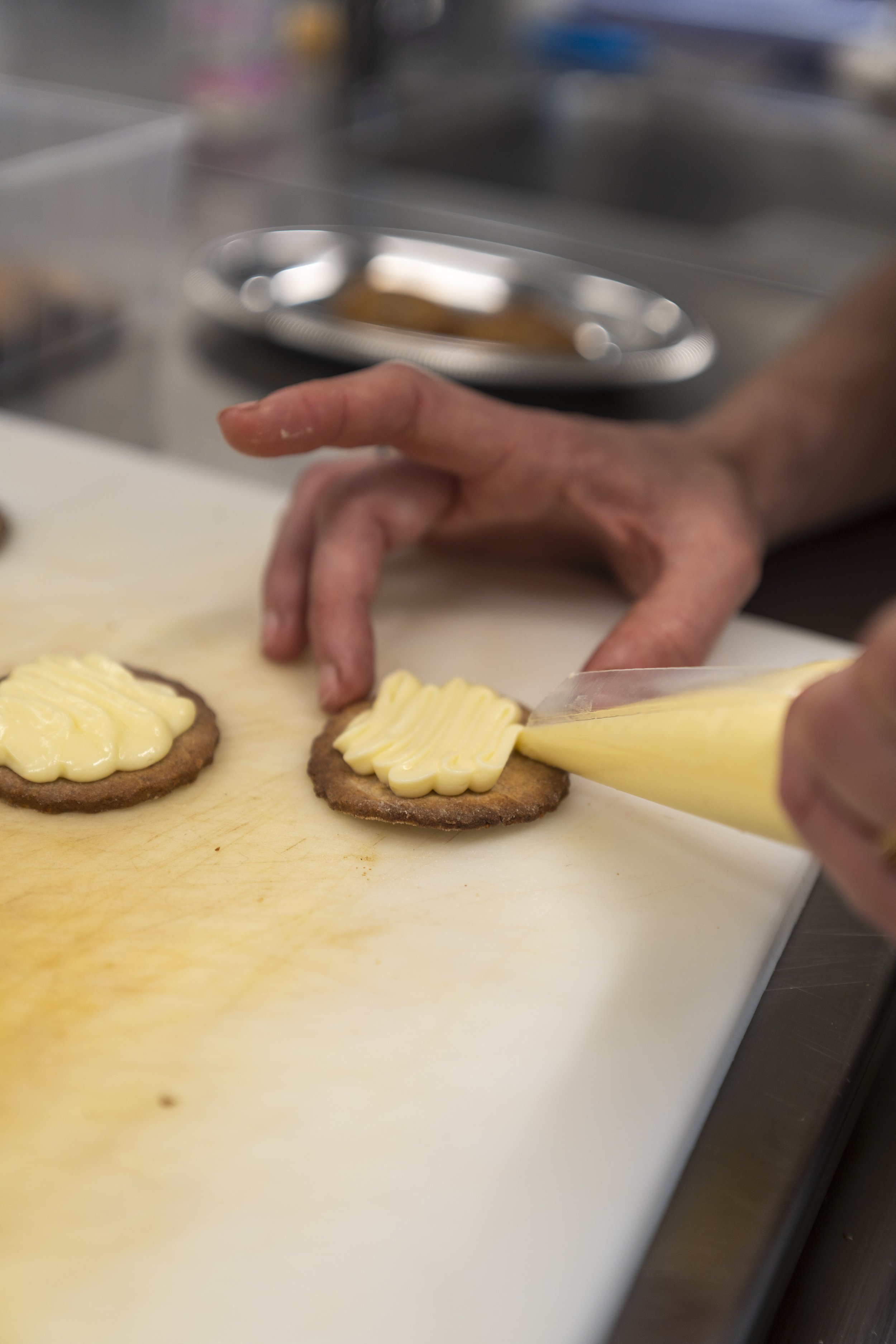 Préparation d'un plat en cuisine