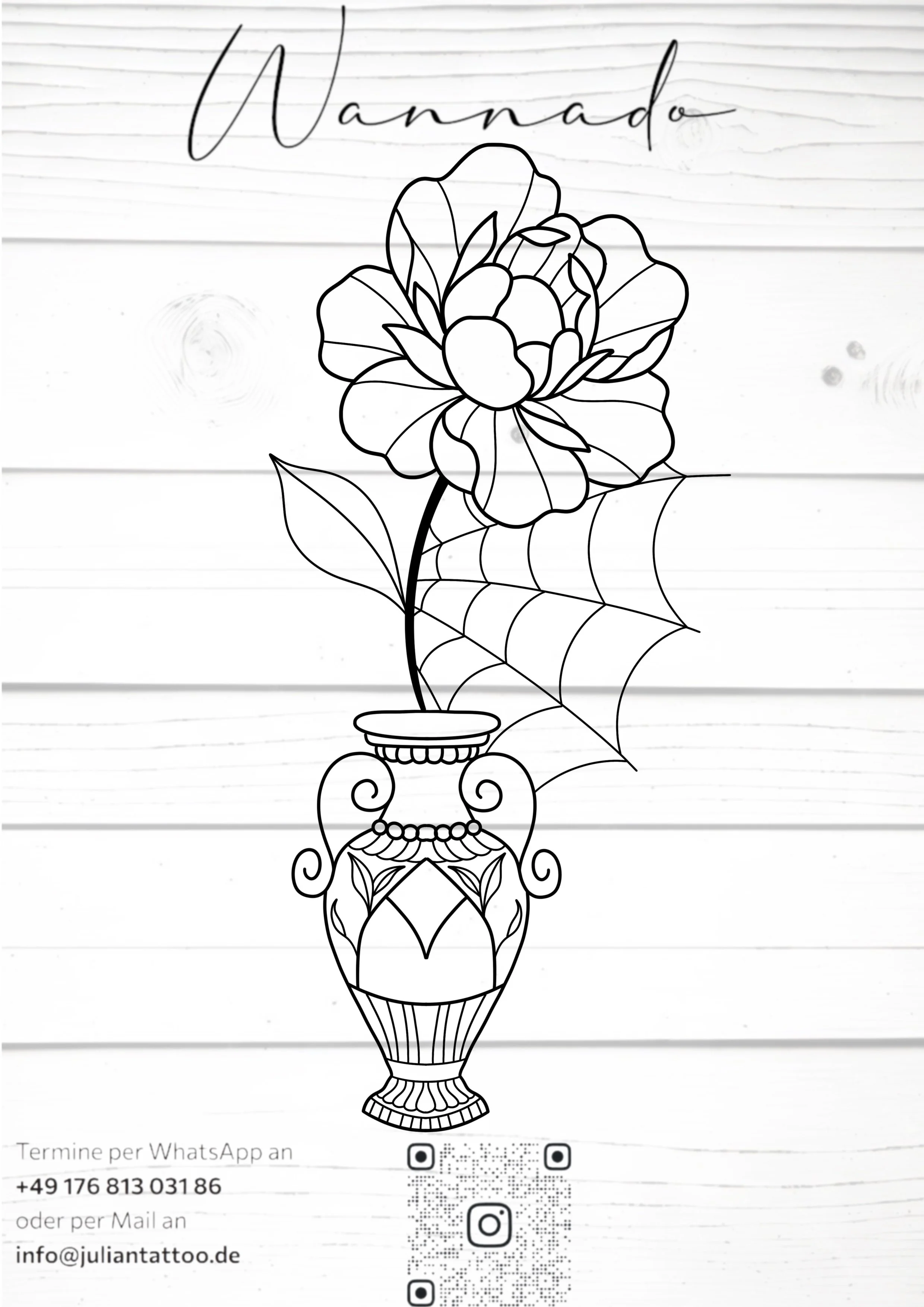 Schwarz-weiß-Illustration eines dekorativen Blumenmusters mit Schriftzug "WANNADO" an der Spitze, auf einer nahen weißen Holzoberfläche.