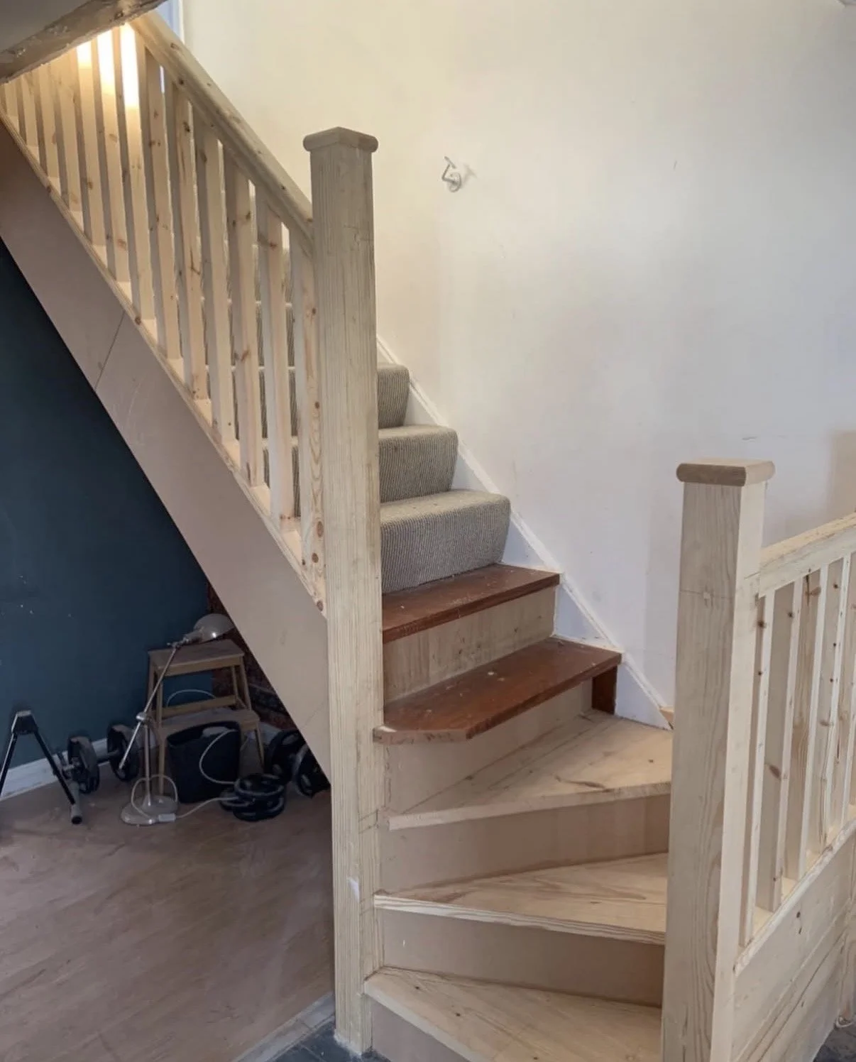 Staircase carpenter. carpentry contractors in the midlands