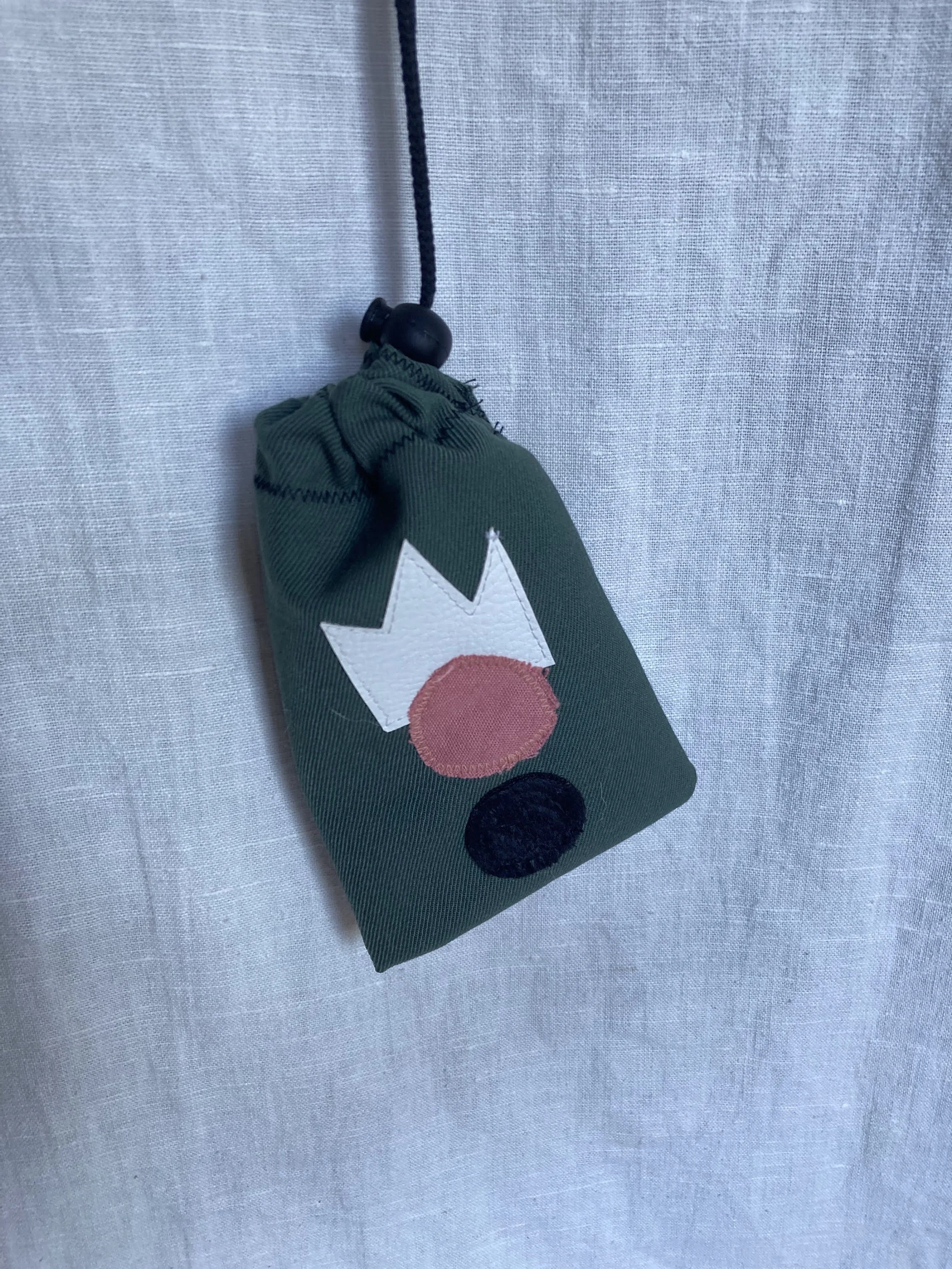 Crown Pouch
