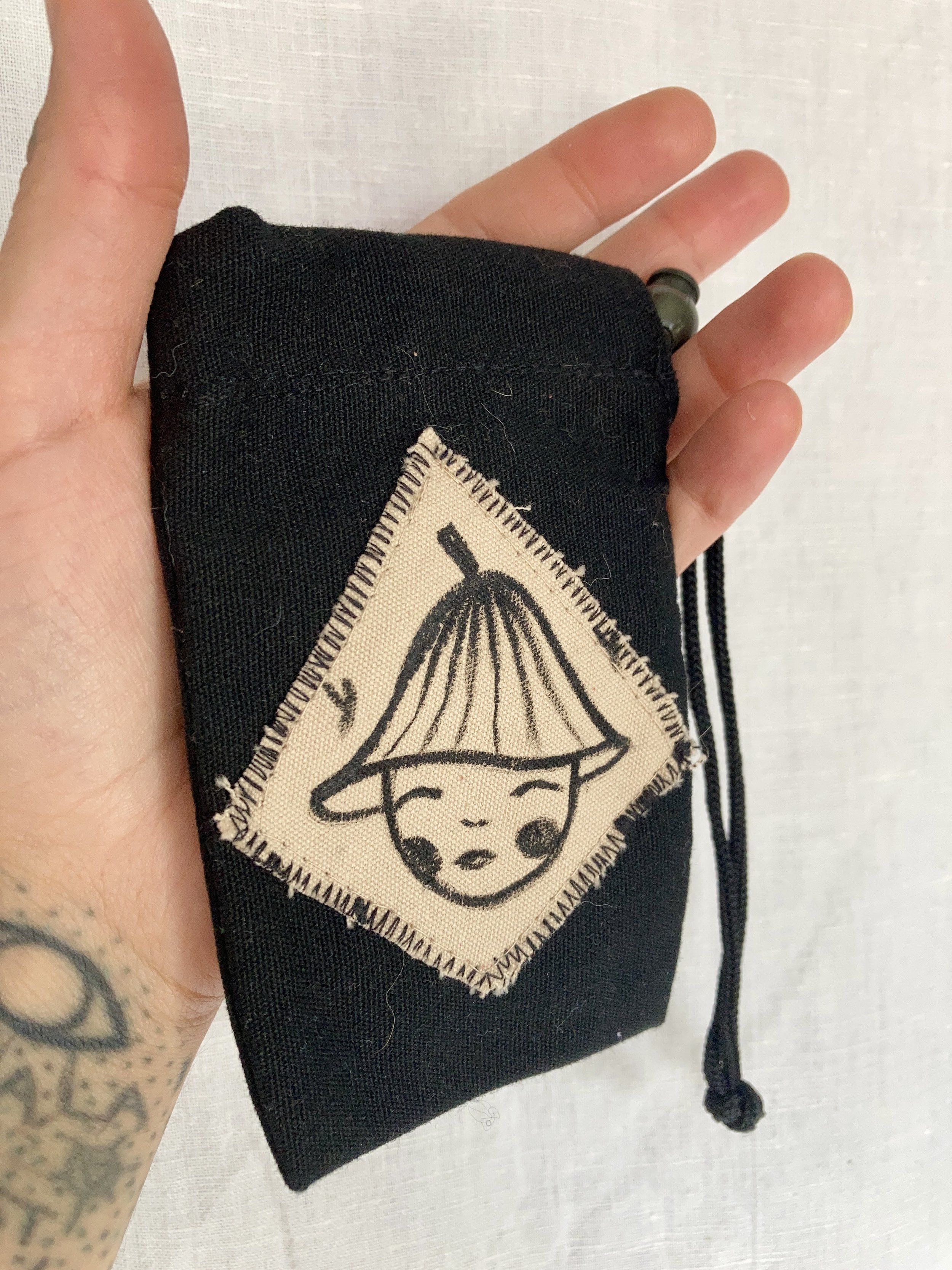 Akorn Pouch