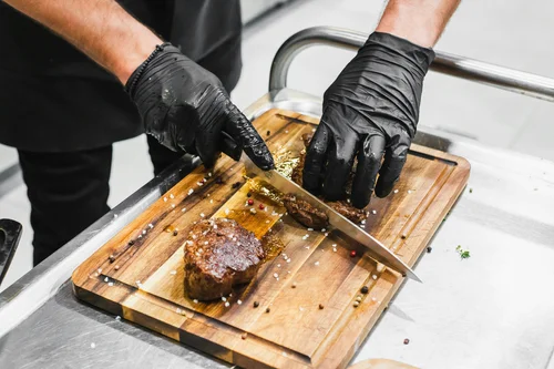 Halal barbecue met gegrilde gerechten