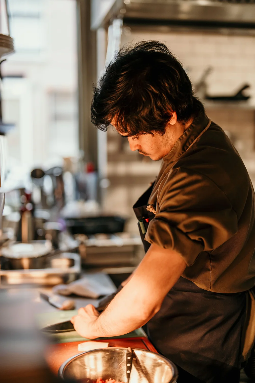 Koks van Equa Vita overleggen in de keuken