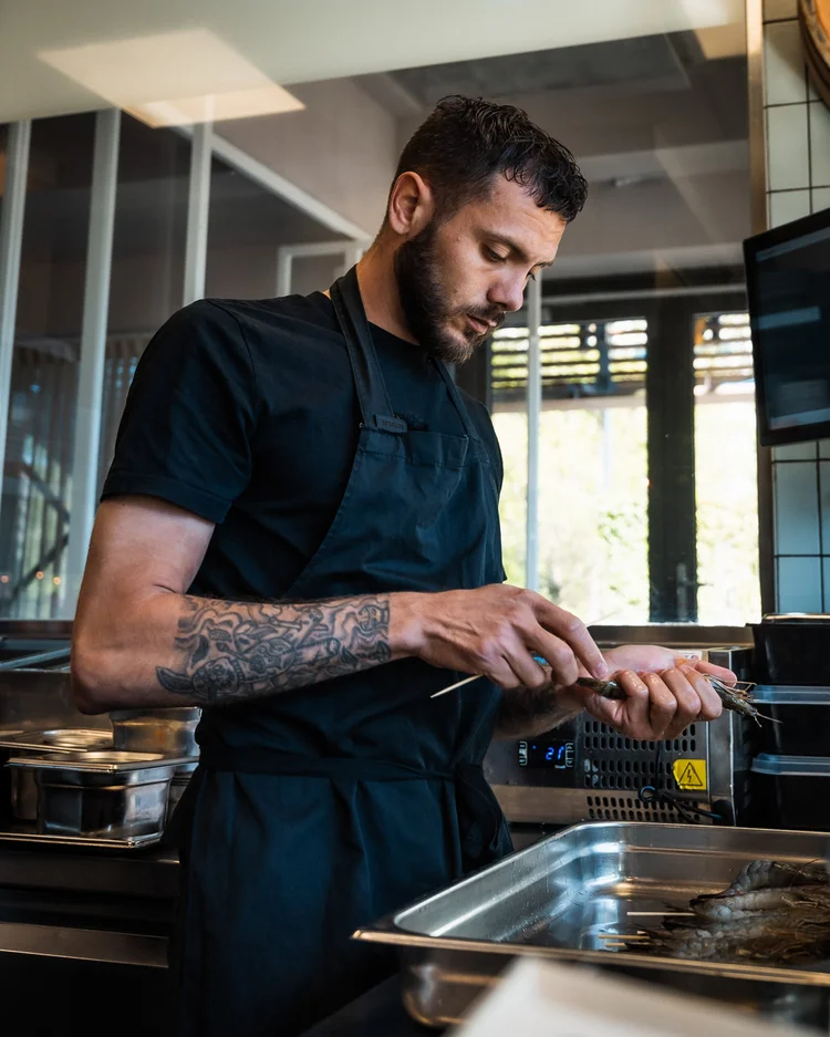 Warme lunchgerechten in een bedrijfsrestaurant