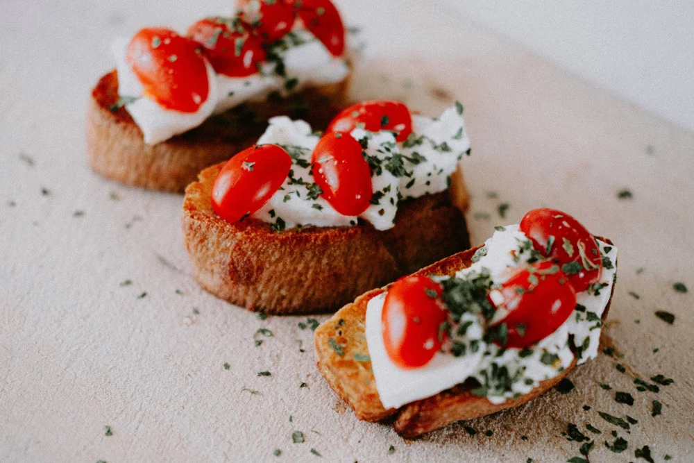 Borrelplank met hapjes voor een bedrijfsborrel