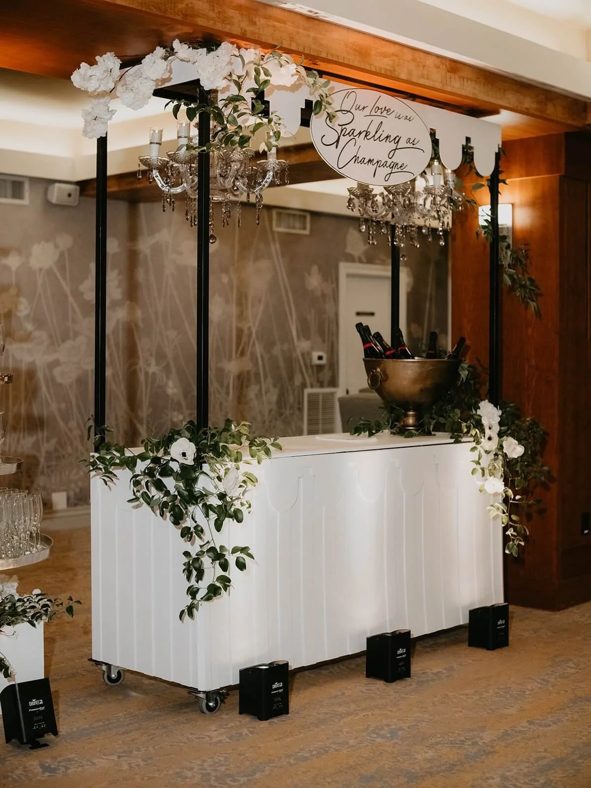 Rent 16 Uplights