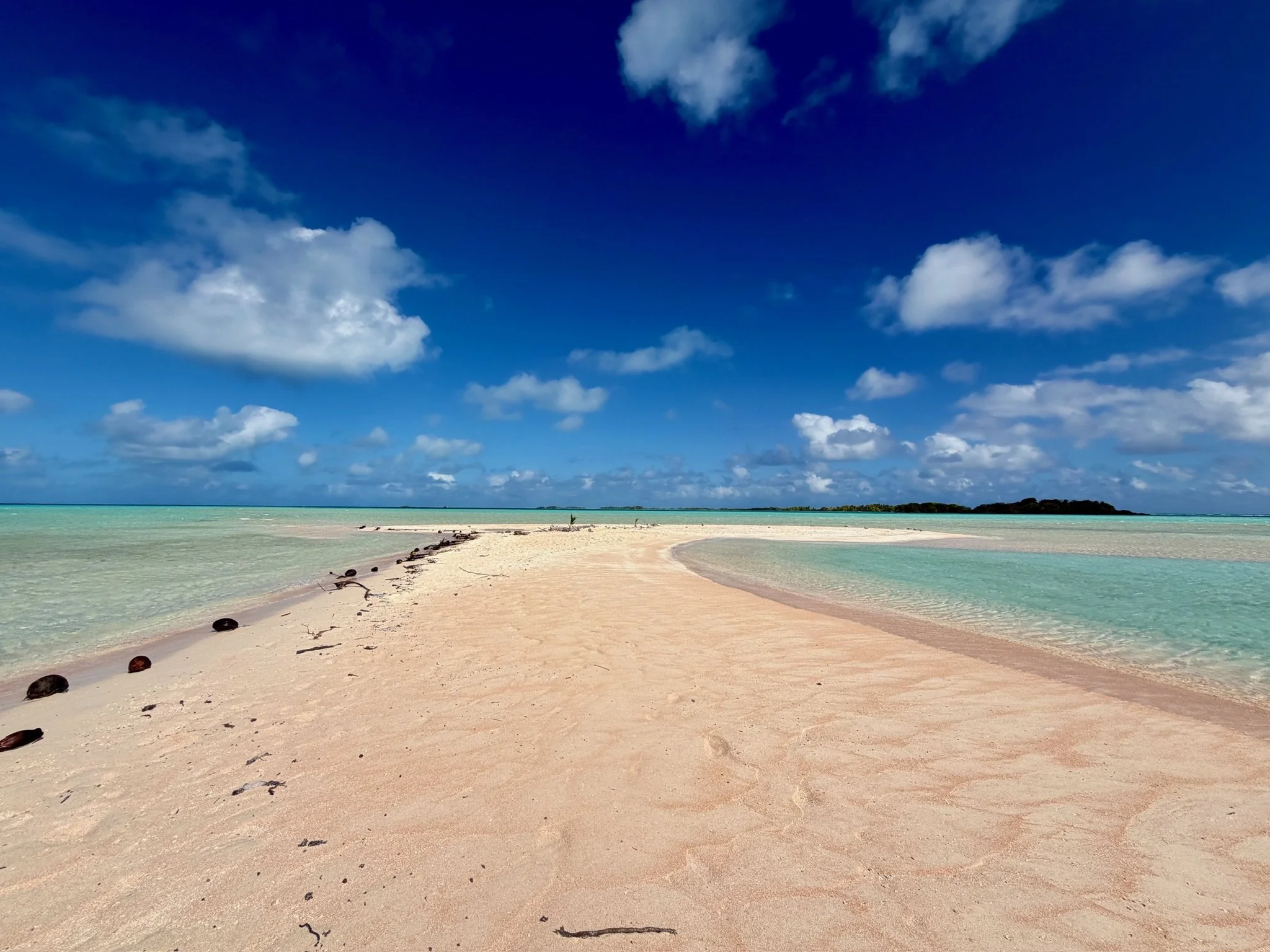 blue-lagoon-rangiroa-french-polynesia-ibeman.JPG