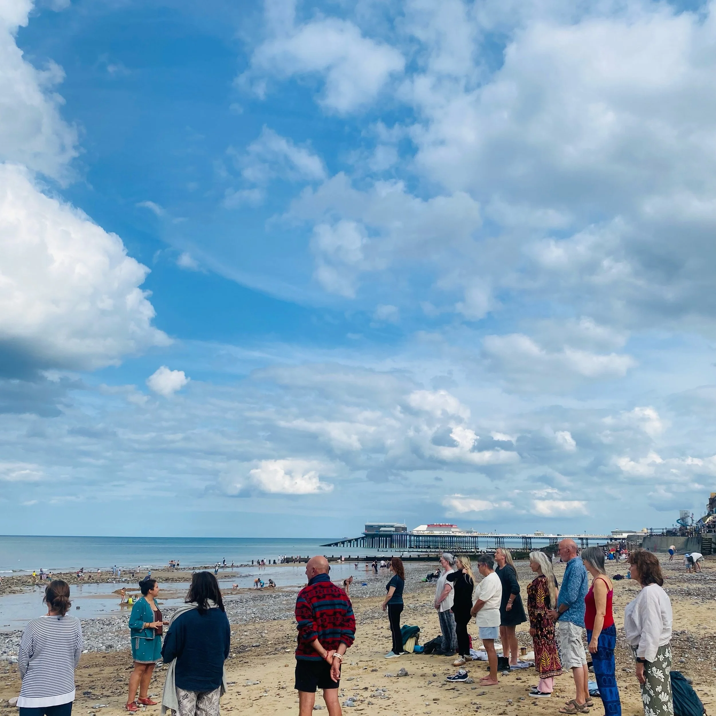 Sanctuary by the sea🌊✨Thank you @soundbathinguk @dramydsa for helping us appreciate and 
enjoy the bounty of summer, taking time to prepare, take stock, let go and retreat as the seasons change&hellip;

Returning soon for YOGA SOUNDBATH &amp; SUNDAY