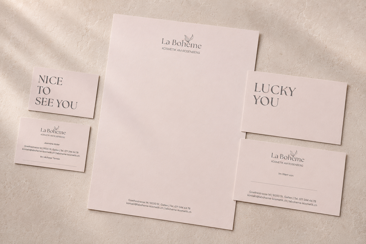La Bohème Kosmetik – elegantes Papeterie-Flatlay.png