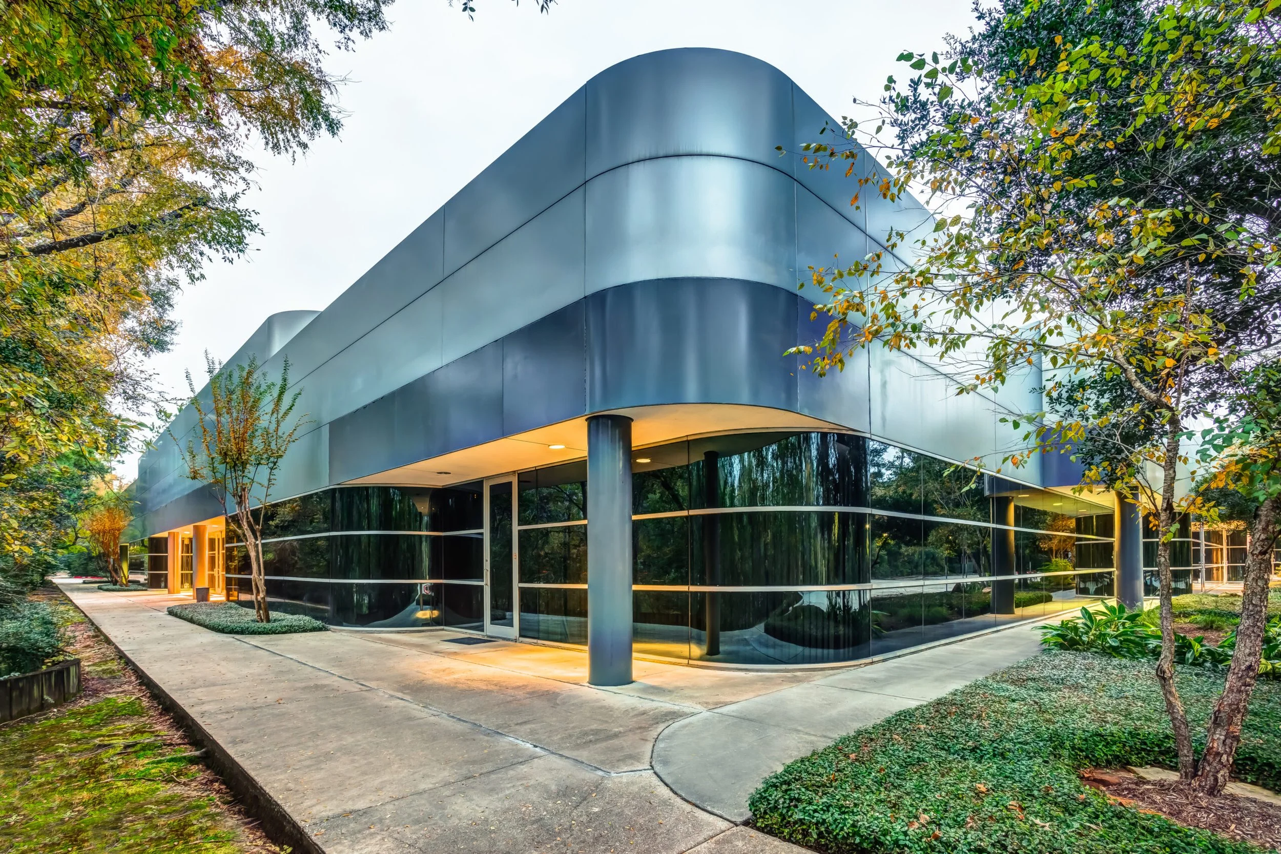 Image of the front entrance of Venture Tech II in The Woodlands, Texas