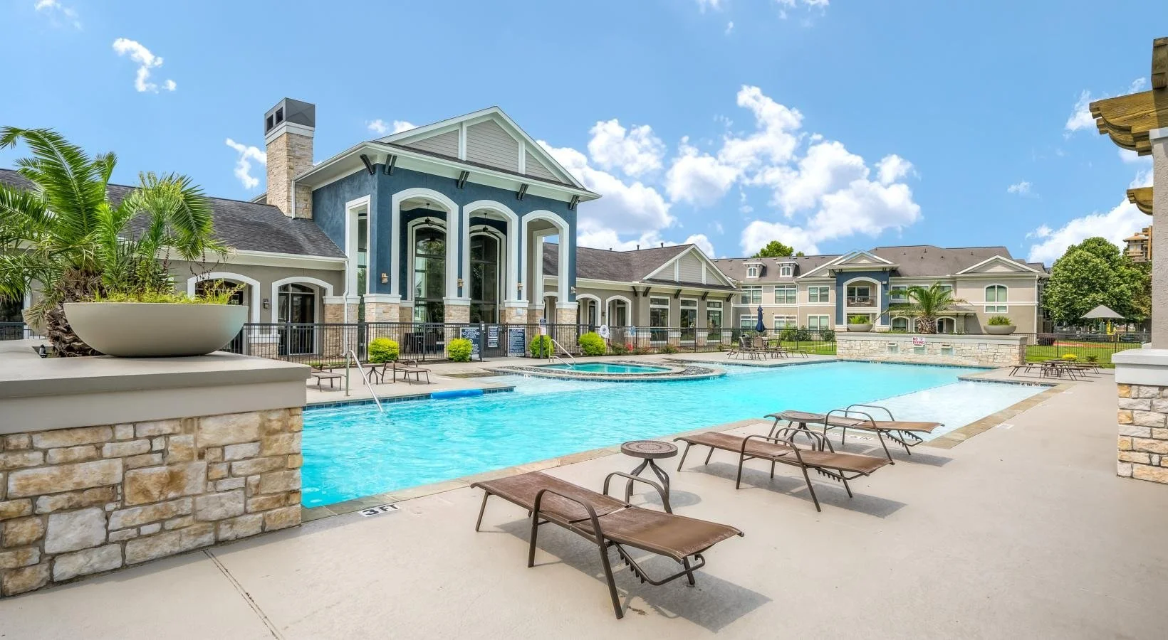 Image of Palms at Cinco Ranch apartment community in Richmond, Texas