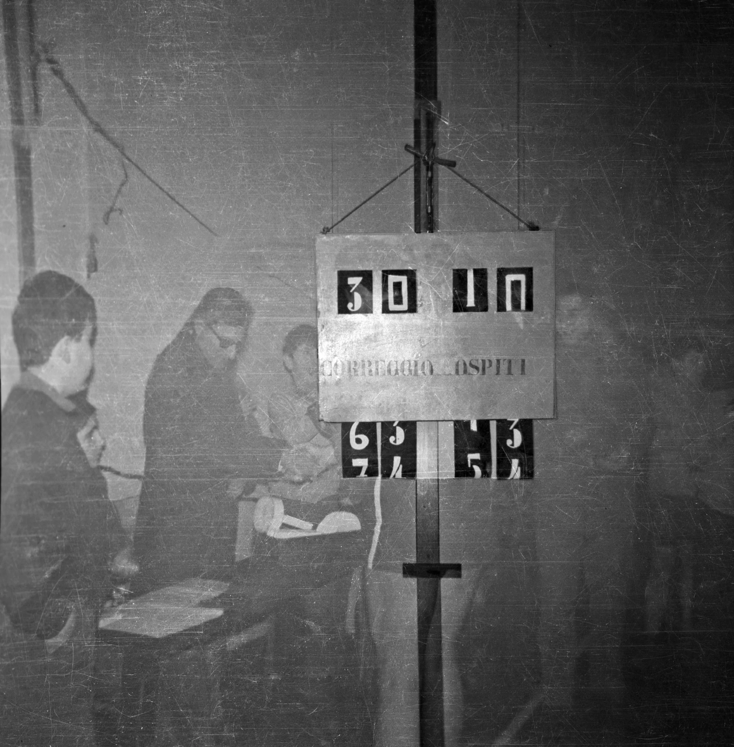 Correggio 1964-65 Tabellone durante  partita di pallacanestro nella palestra delle scuole medie G. Marconi