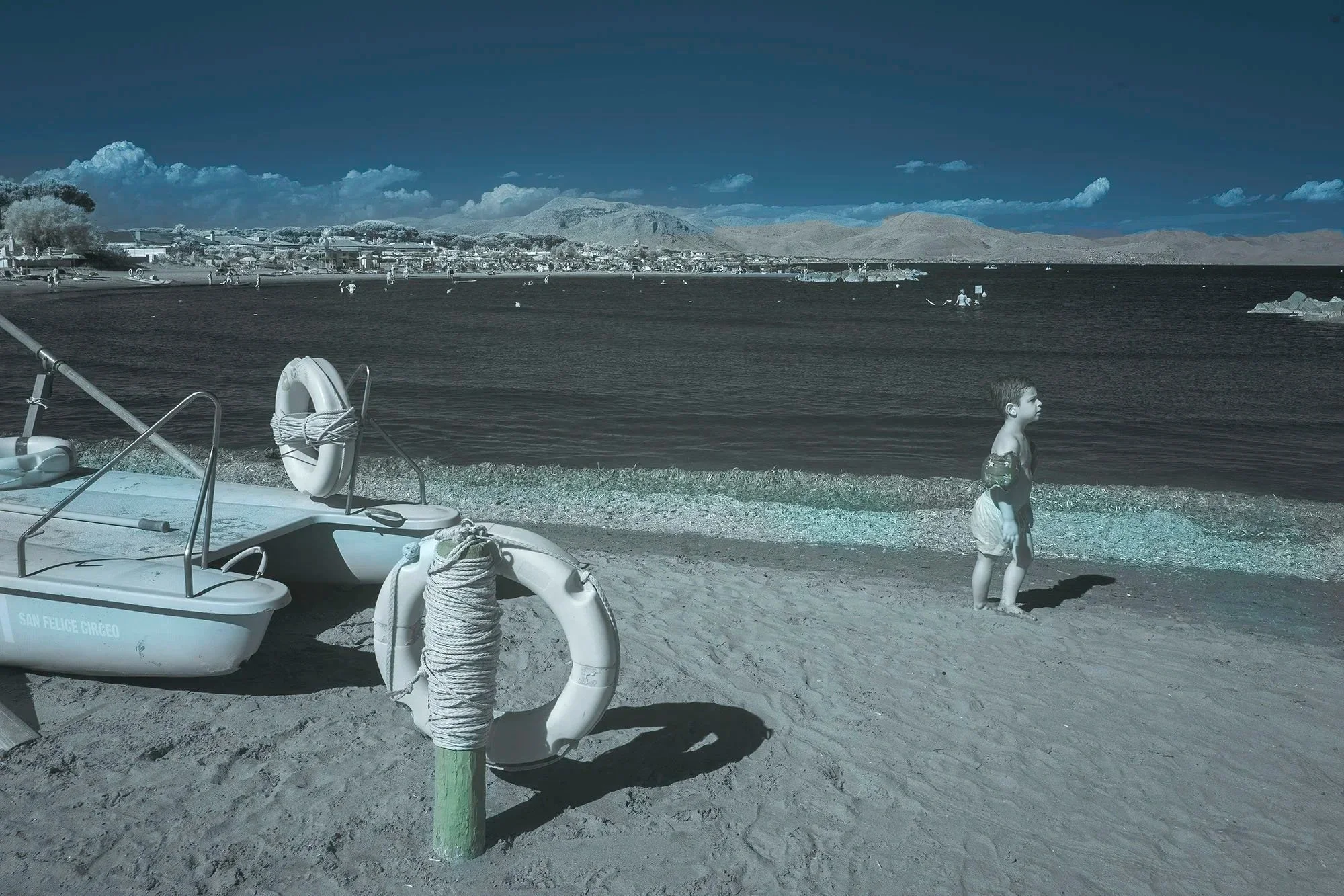 Mare Tirreno fotografato con tecnica a infrarossi, fotografia di Marco Ravenna