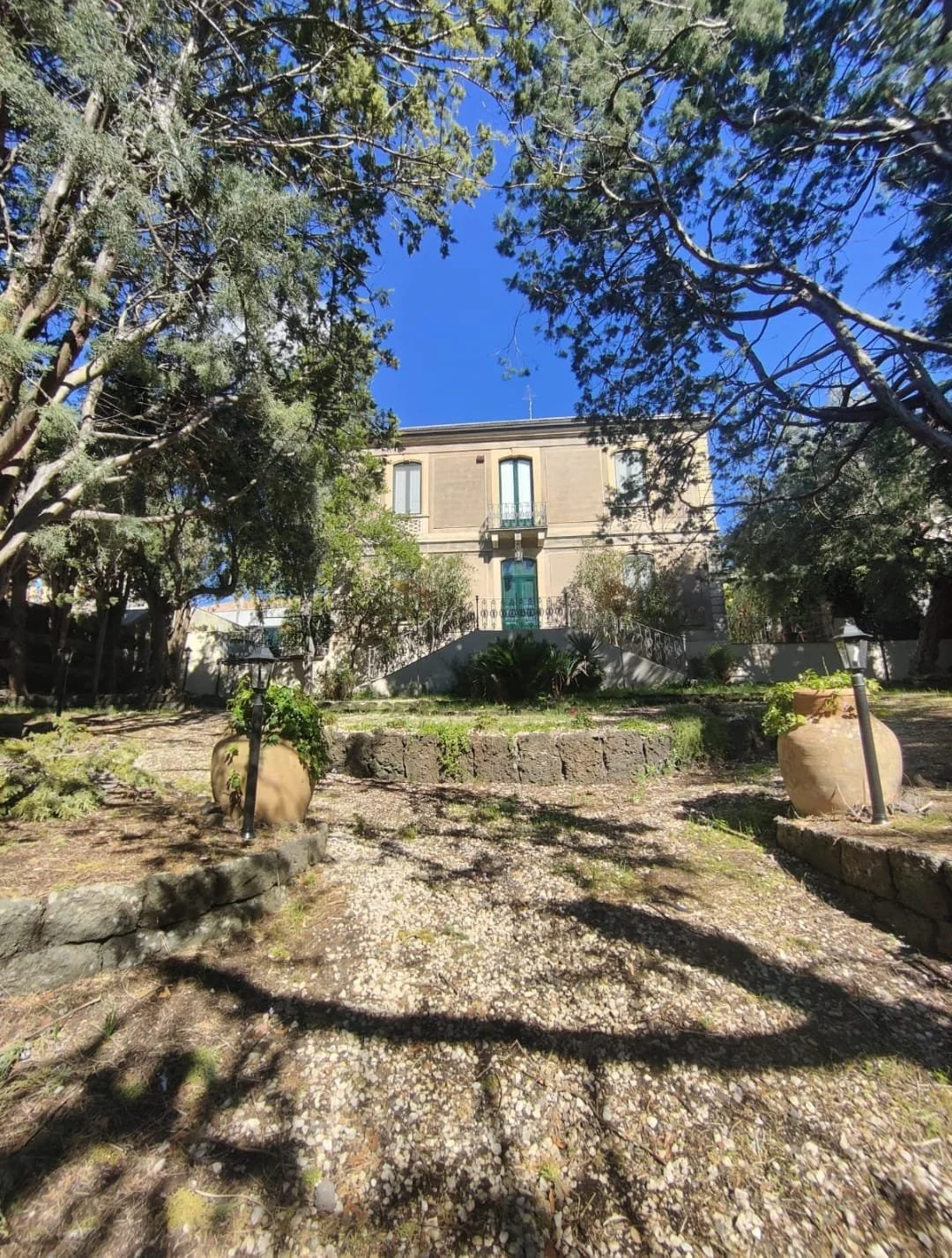 03 Giardino Villa Miraglia Ragalna.jpeg