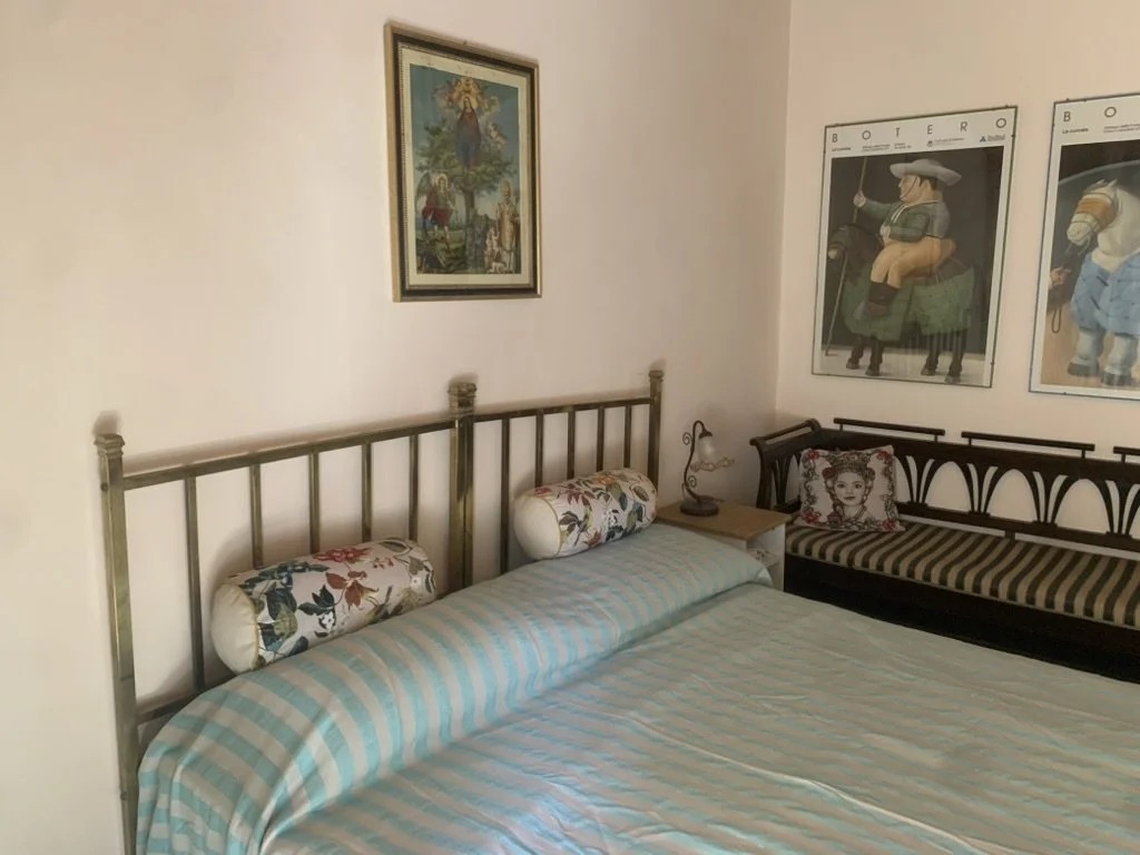 Stanza letto piano intermedio