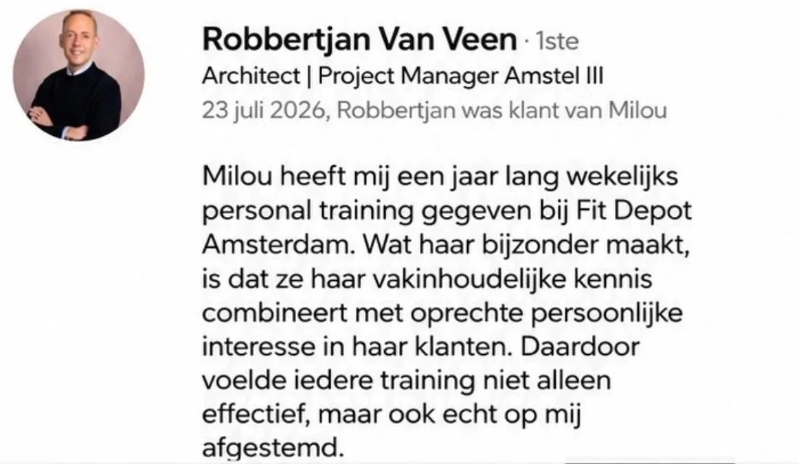 Profile picture of a man in a black shirt, crossed arms, smiling. Text in Dutch about Robbertjan Van Veen's work and personal development, mentioning personal training at Fit Depot Amsterdam and his professional interests.