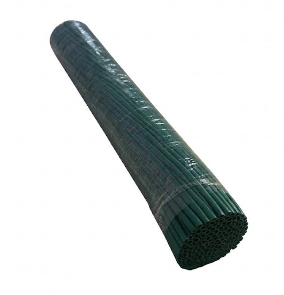 Un rotolo di filo di plastica verde