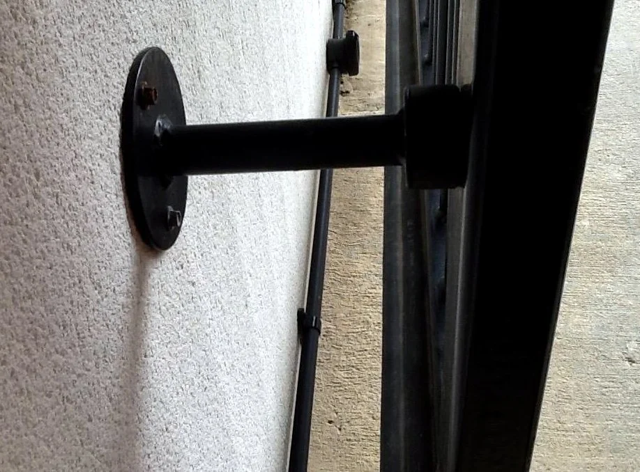 Wall-mounted gate stop bracket