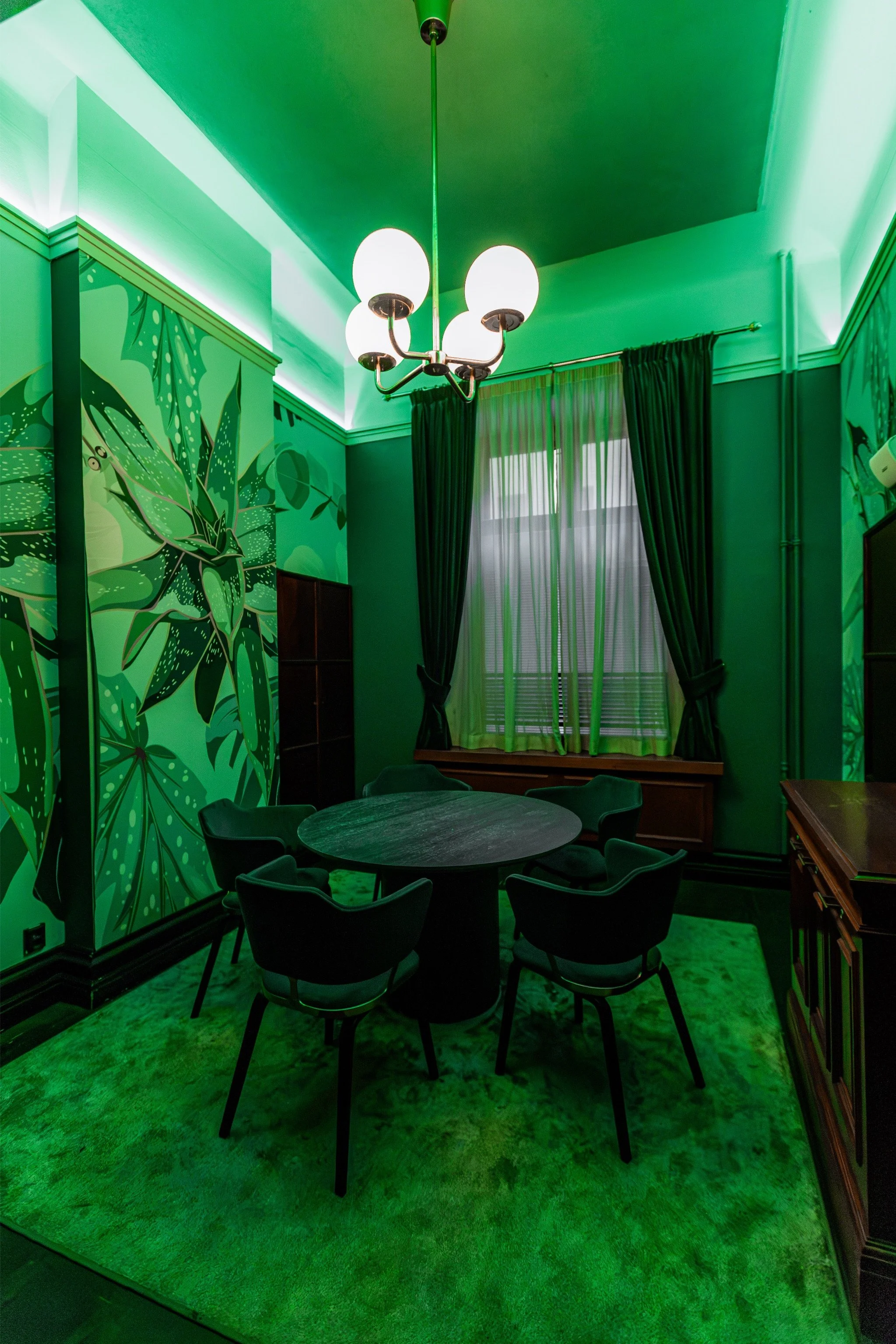 20260909_ODUports_NightBloom_Room3_1.jpg