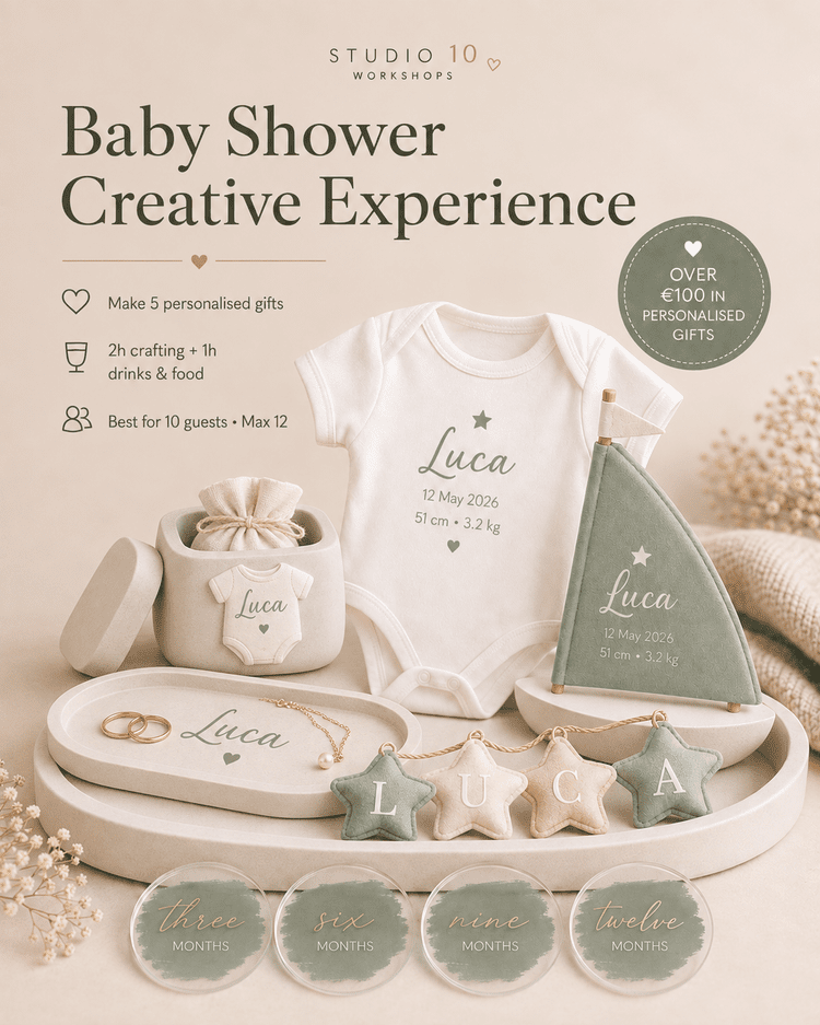Creatieve babyshower: gepersonaliseerde cadeaus zoals een rompertje, een naamslinger, schaaltjes en mijlpaalkaartjes