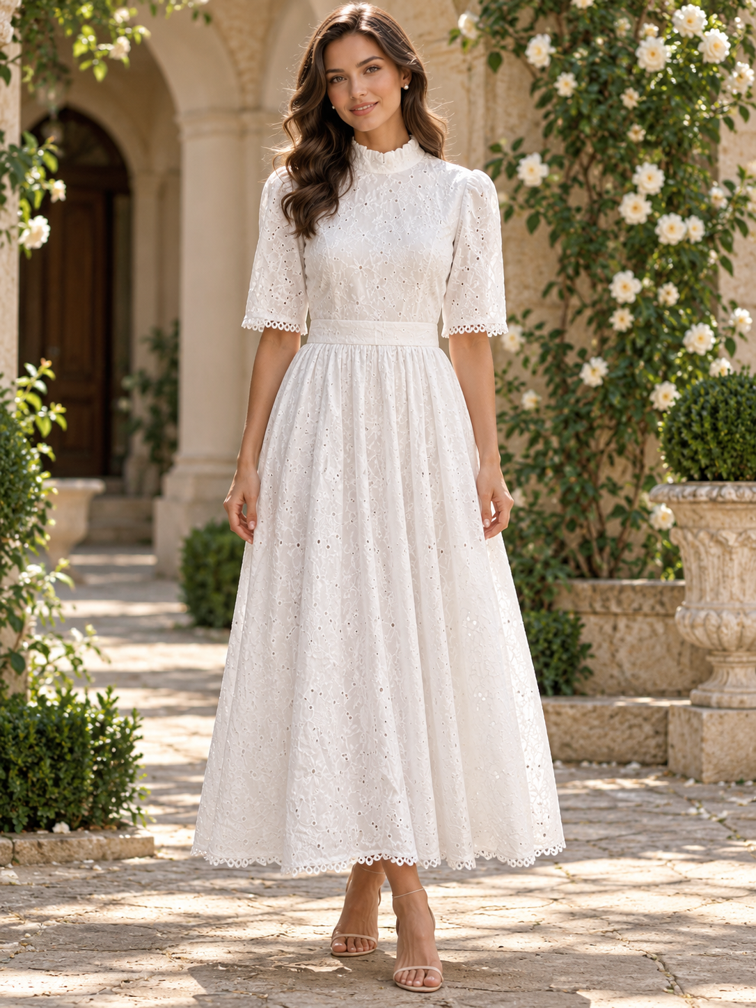 Vestido de Laise – Gola Alta e Saia Ampla