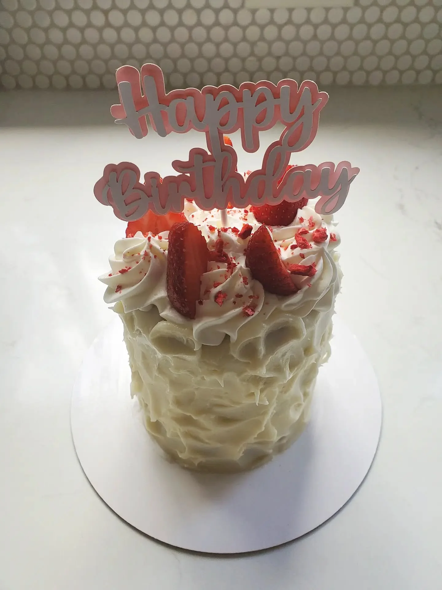 Cake leftovers can be a blessing and a curse. Need to feed 1-4 people without eating extra cake for days? A little 4" is perfect for you!

#drippingspringseats
#drippingspringsbaker
#cakesofinstagram
#redvelvetcake