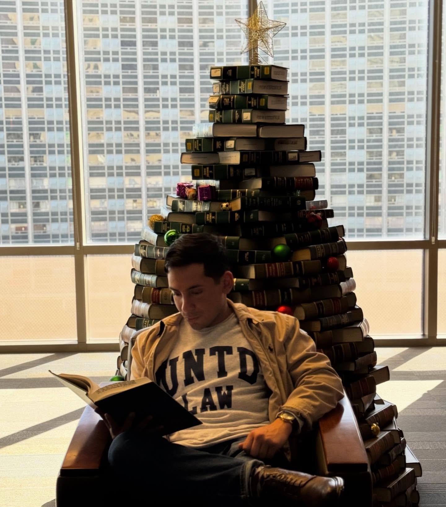 In school: first, you receive the lesson then you take the test. 

In life, however, first you are tested, then you learn your lesson . . . ⚖️🙌🏽 One more semester to go! This holiday season, the gift is learning. 

#Law #LawSchool #Lawtino #JobsNot