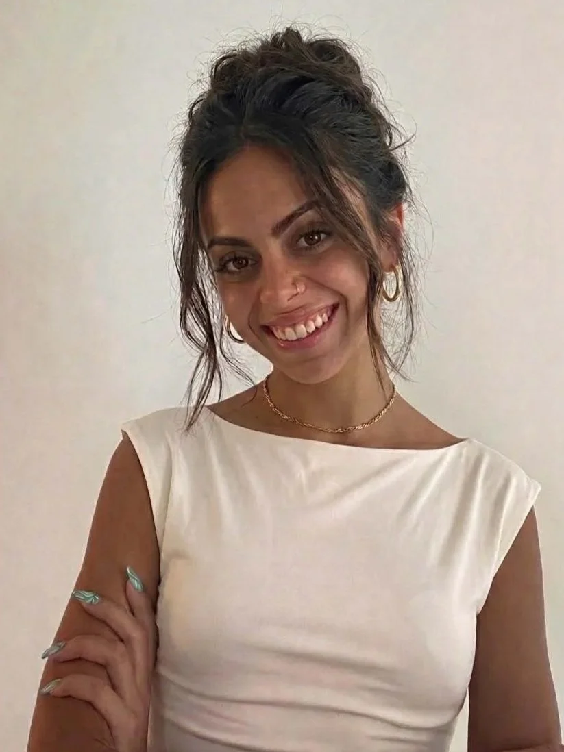 Armani of Aviv Virtual team, specializes in working with youth and young adults dealing with anxiety, depression, trauma, behavioral difficulties, and substance use concerns.