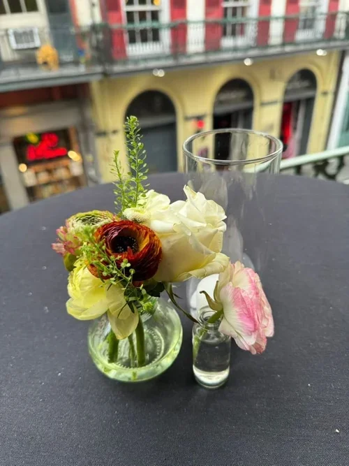 fl-ranunculus-balcony.webp