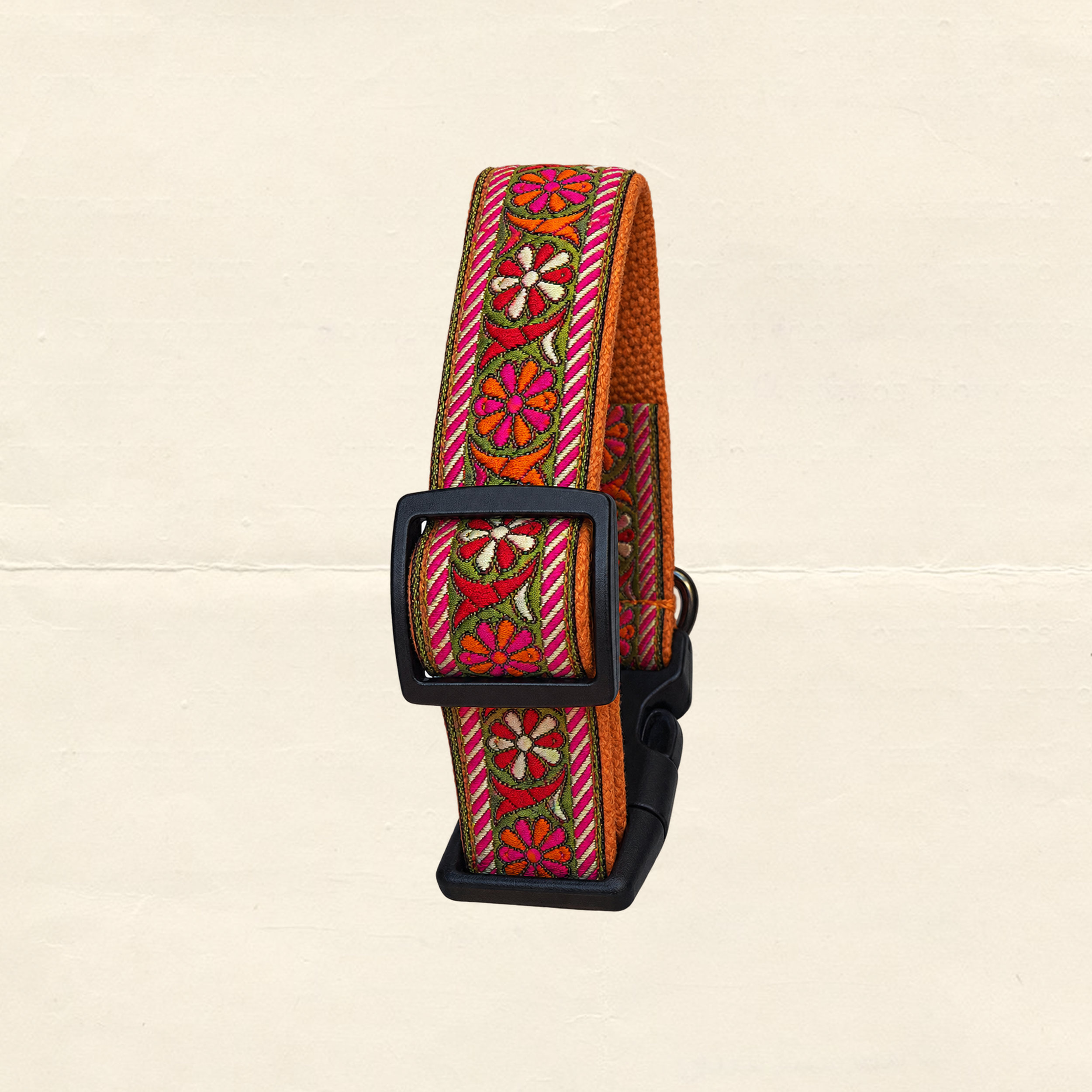 embroidered collar.png