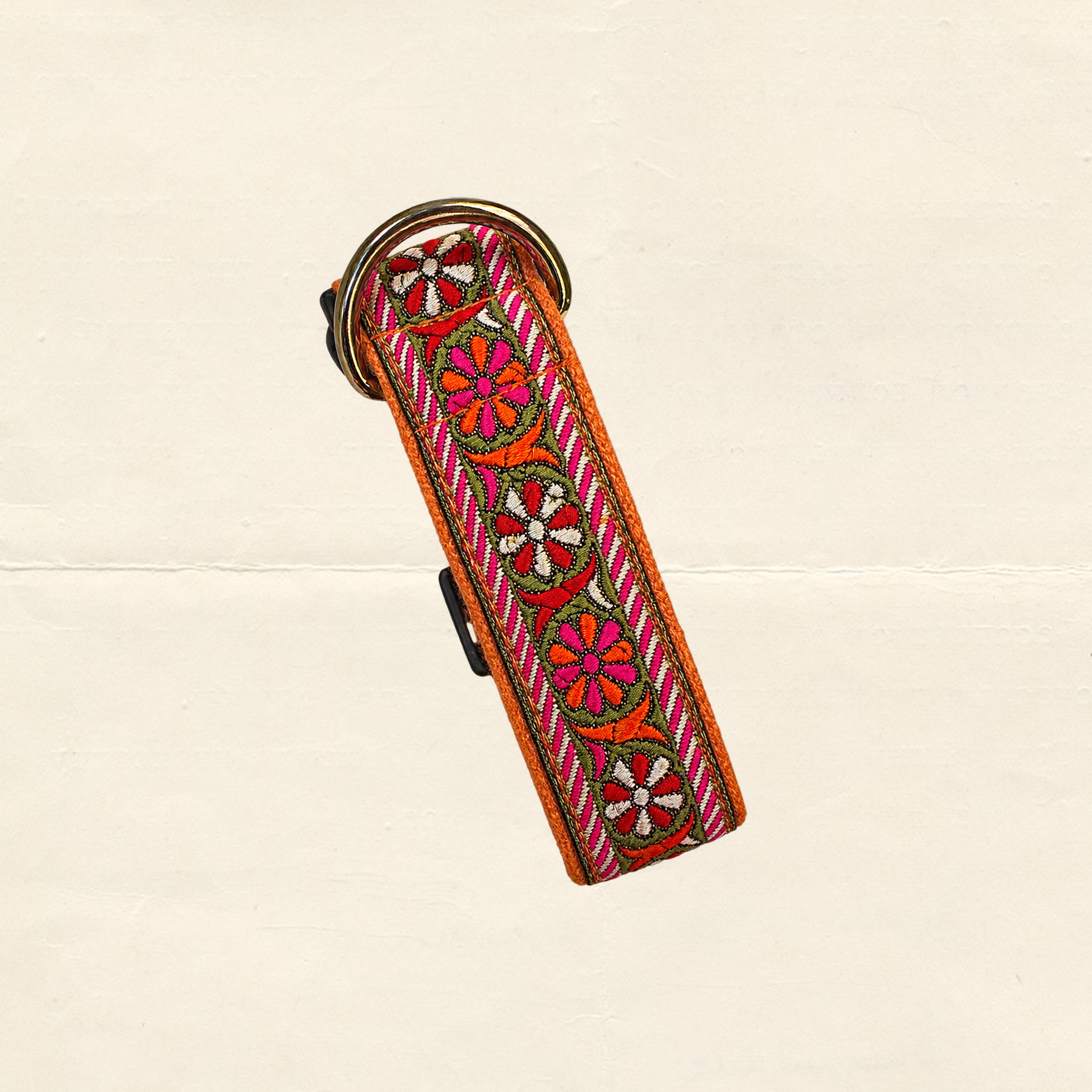 embroidered collar s.png