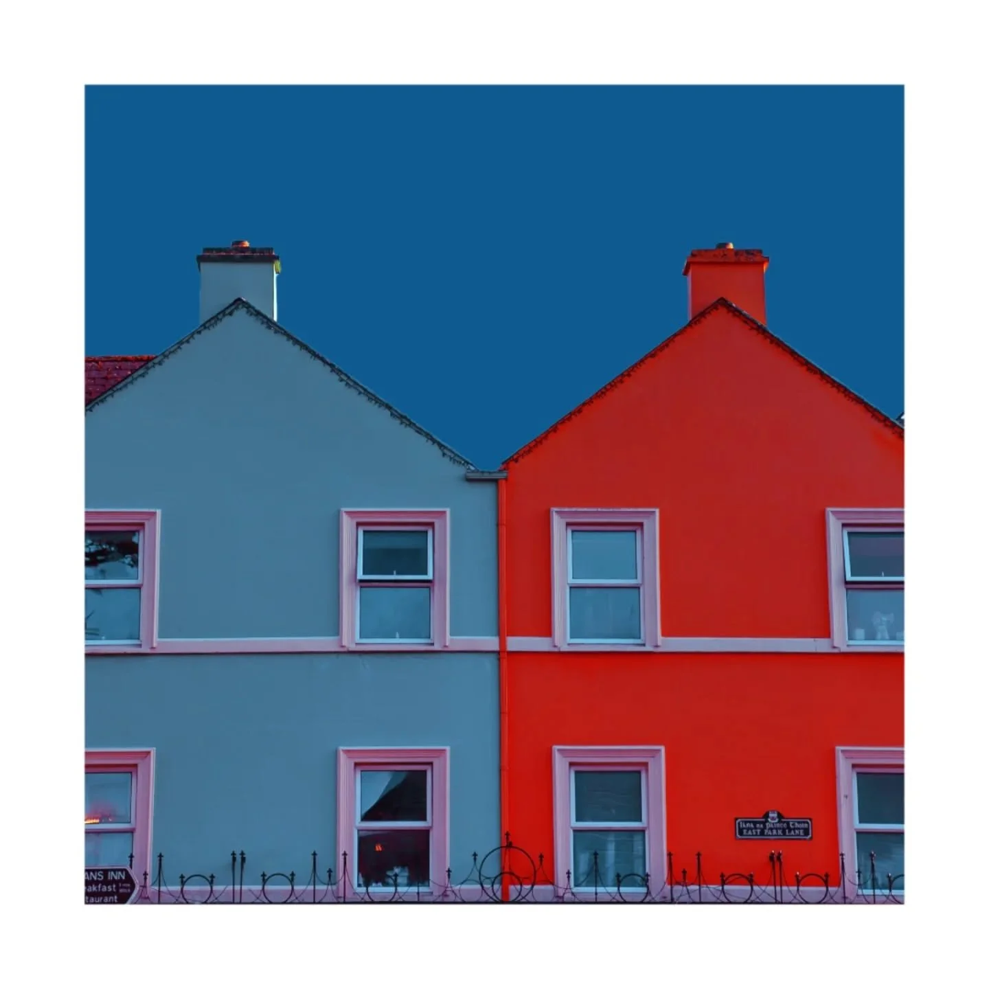 Sun-day

#ireland #irelandtravel #instagram #instagood #photooftheday #followme #photography #instalike #instadaily #likeforfollow #l #picoftheday #comment #f #style #color #colours #colourpop #architecture #oldbuilding #apartamento #colores #arquite