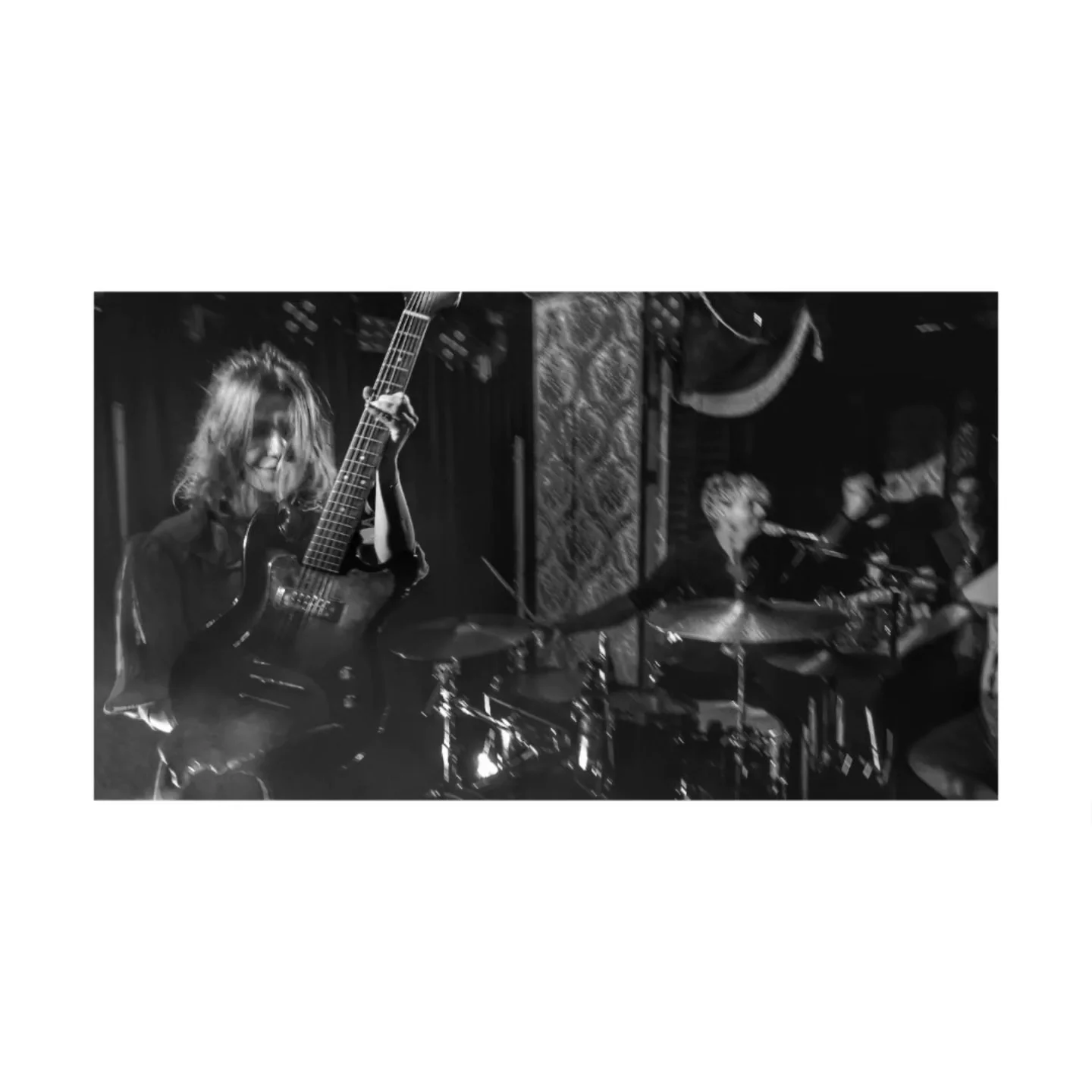 @bloodredshoesuk

#bloodredshoes #ghostontape #lauramarycarter #stevenansell #irishscene #musicphotography #music #stagephotography #stage #2023 #theworksmancellar #dublin #dublinireland #ukband #gig #gigsindublin #concert #rock #rockmusic