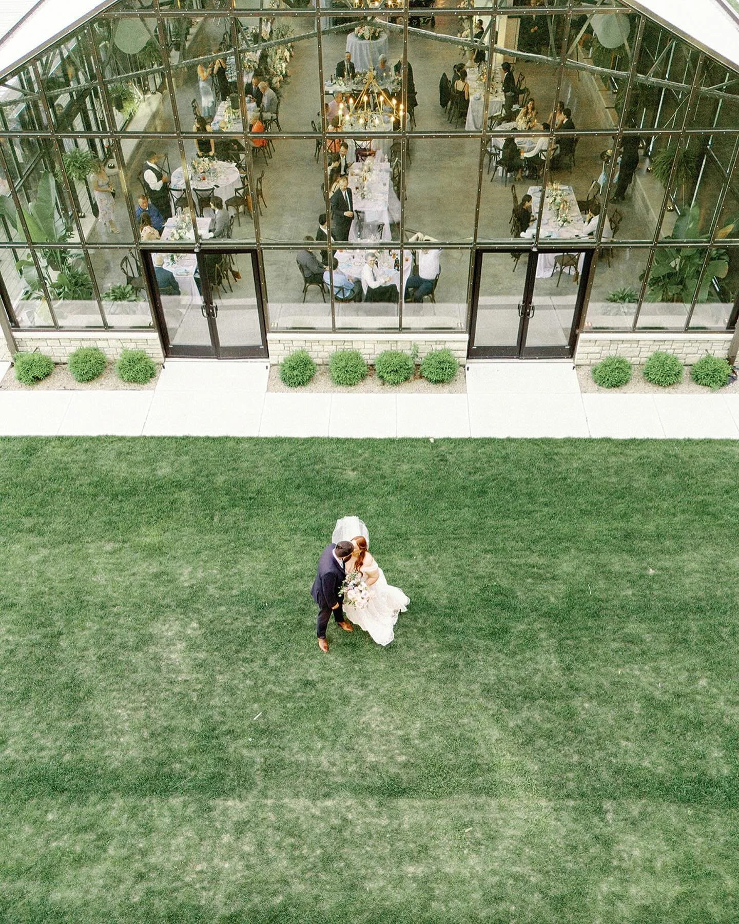 We are suckers for some great drone shots, especially when the team made everything on point 
Venue | @conservatory_at_evergreen
Coordination | @jennyrebereventsanddesigns 
Photography | @alisonmaephotography 
DJ | @qitup_dj
Florist | @pompandbloom 
