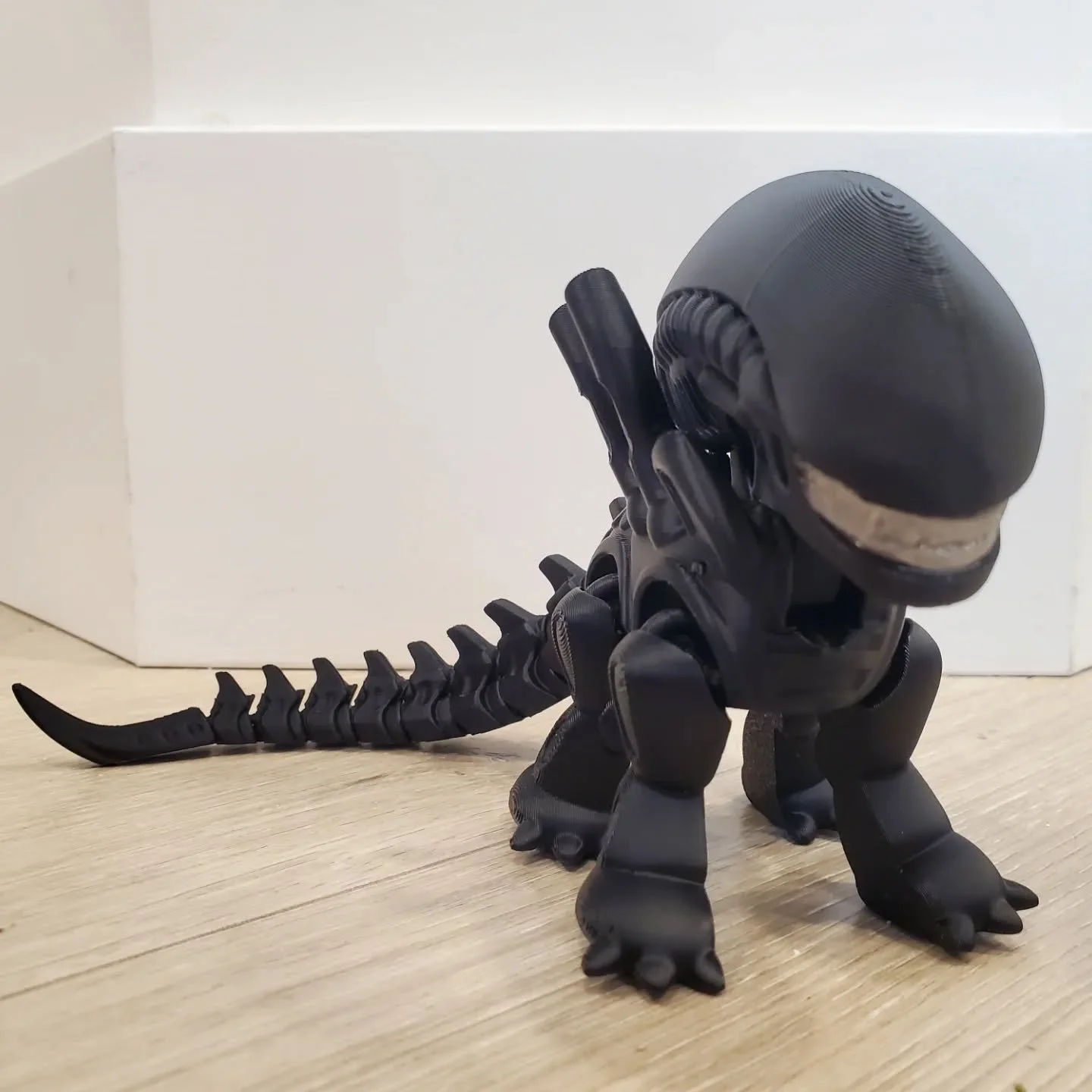 BABY XENO from @pandapropsncostumes I printed up quickly today for fun. Great little model for the shop, your kids or to annoy your cat with.

#pandapropsncostumes #xenomorph #aliens #chibi #babyxeno