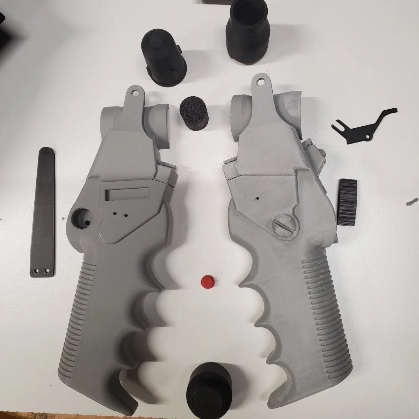 WIP on this Colonial Marines Hand Welder from Aliens. Just a fun side project

#legionprops #aliens #aliensfan #handwelder #propbuilding