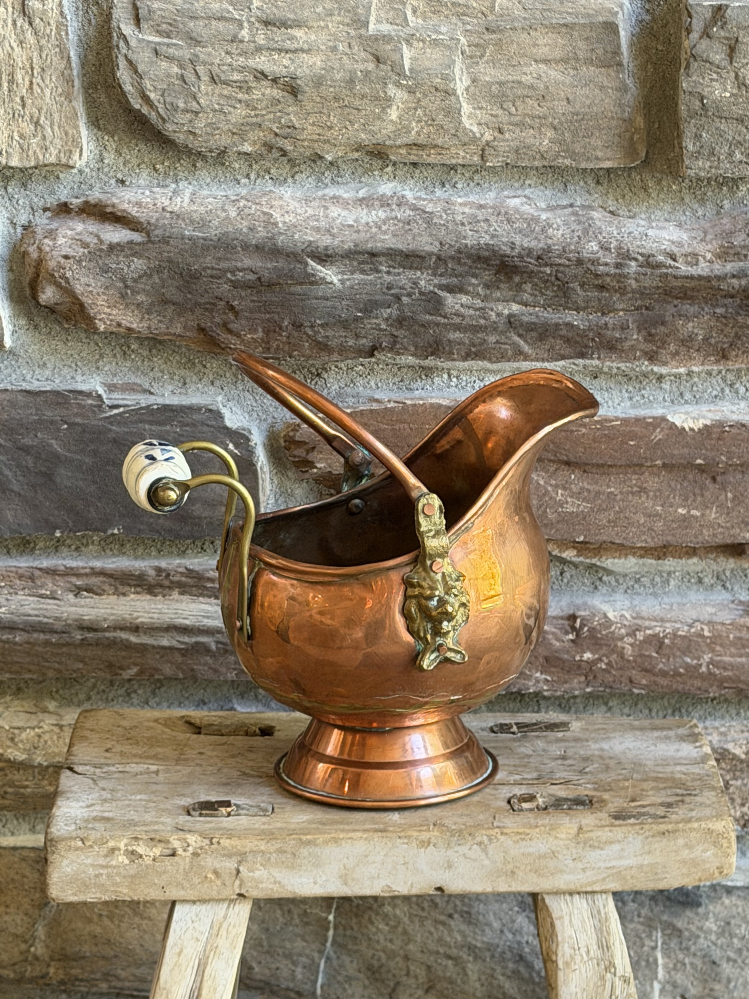 Vintage Small Copper Coal Scuttle with Brass Lion Mounts and Delft Style Handle