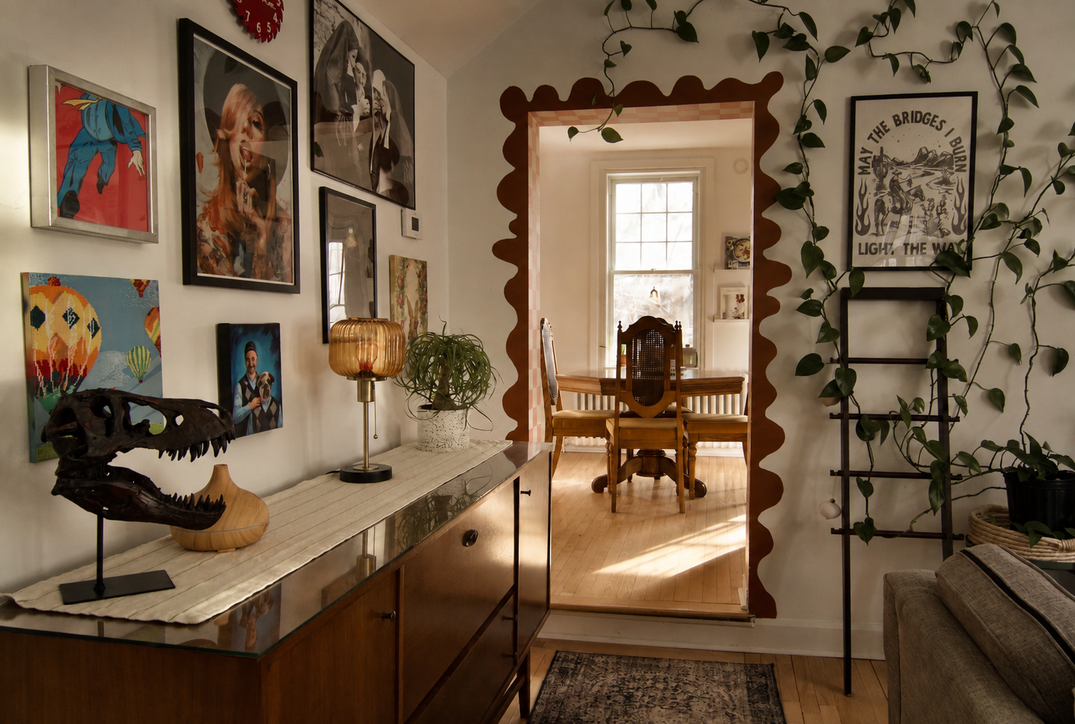 Sunlit Retro Home with Wavy Archway.png