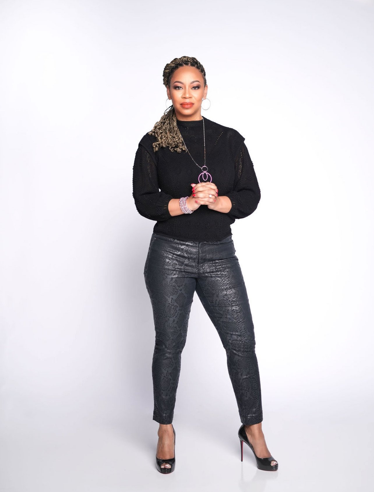 Full-length portrait of Dee Lockett