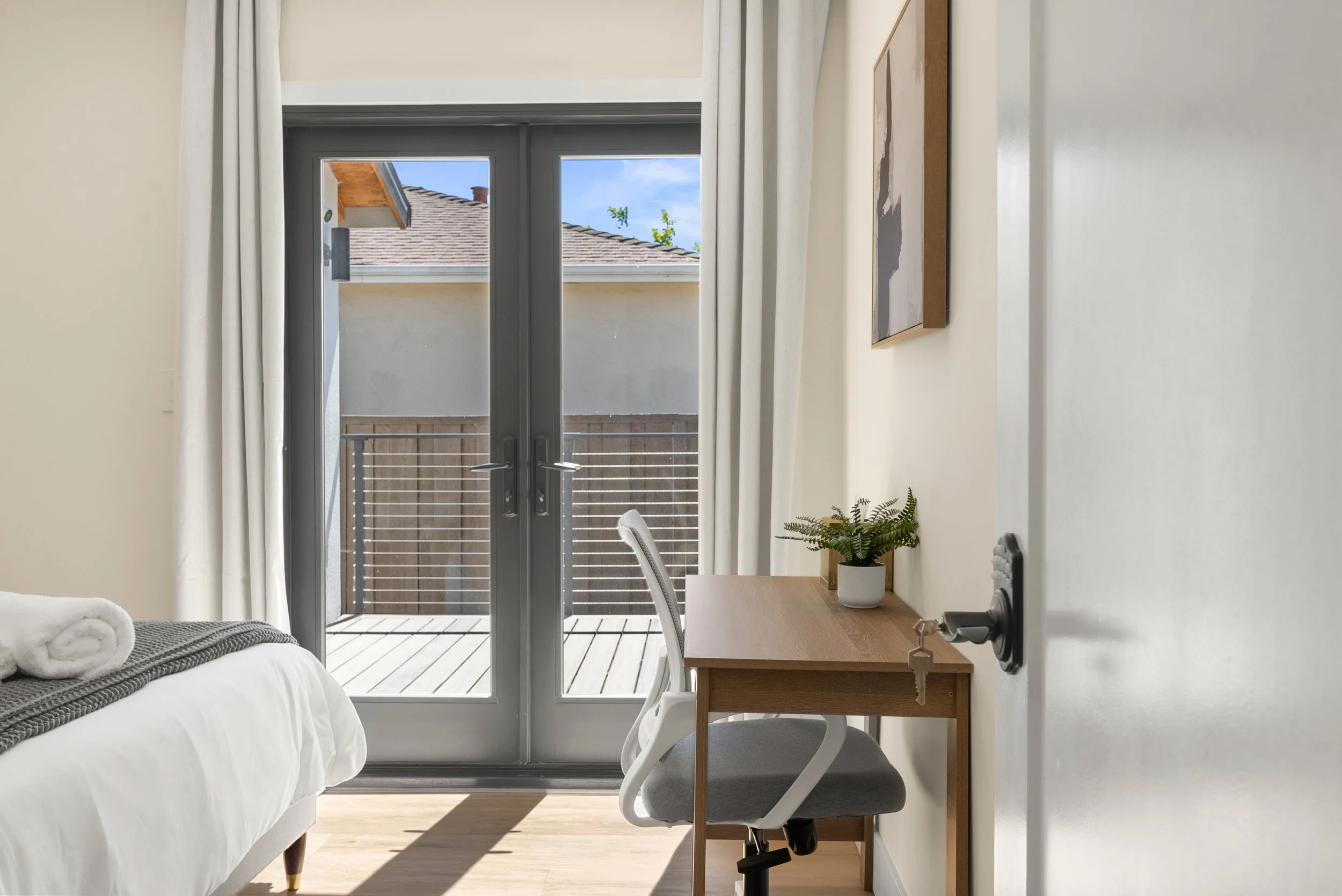 Modern Room · Patio Access · private room · San Mateo, CA — Stay Alpha Home