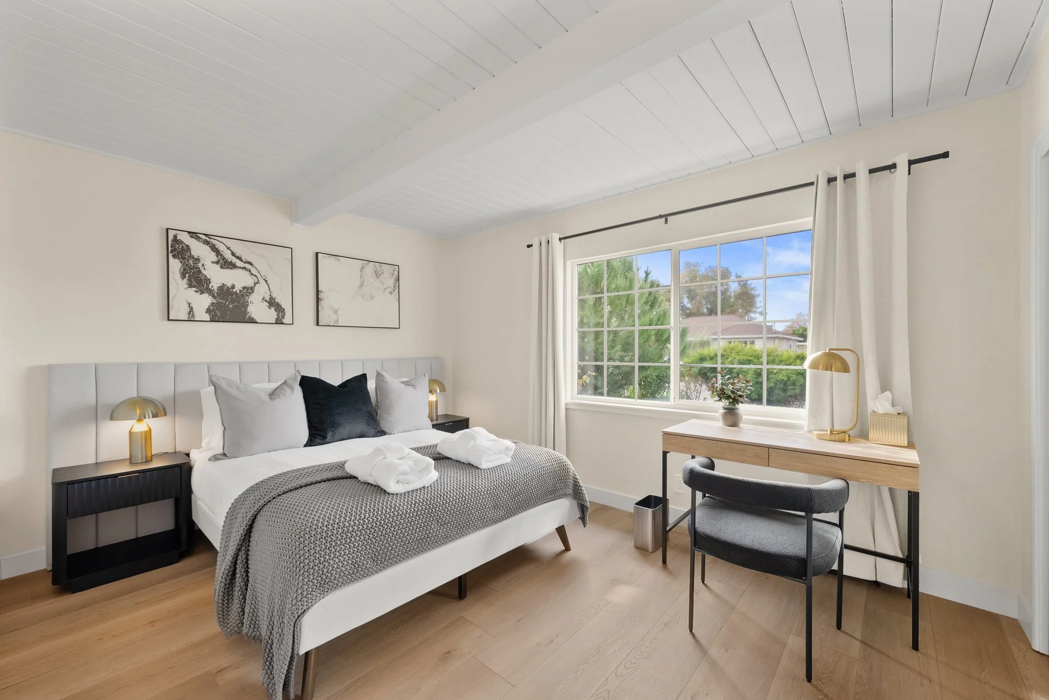Stylish Room with Weekly Clean · private room · Menlo Park, CA — Stay Alpha Home