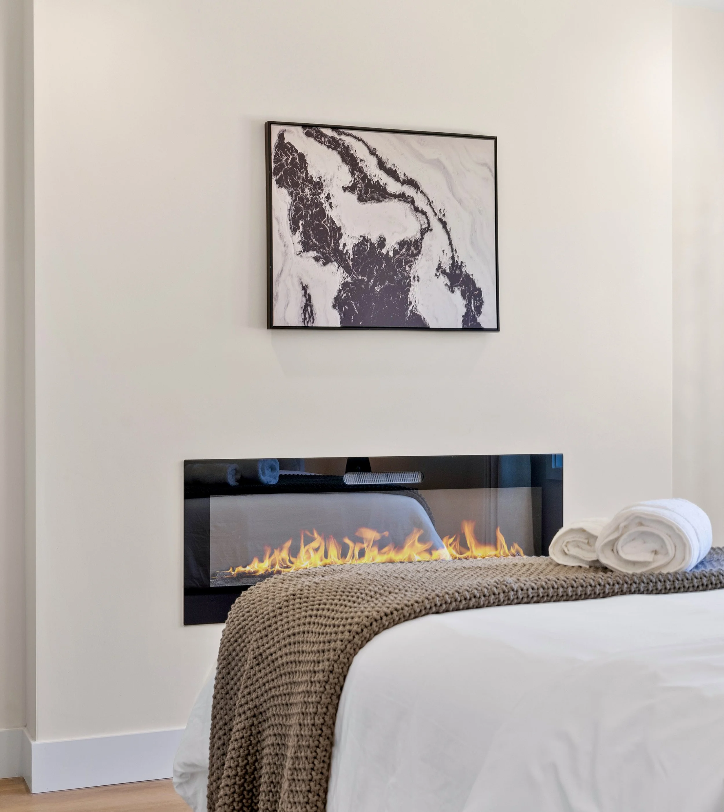 Designer Room with Fireplace · private room · San Mateo, CA — Stay Alpha Home